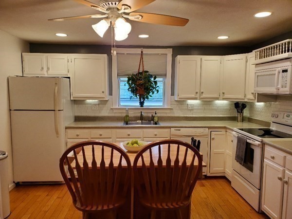 Peabody, Massachusetts, 01960, United States, 3 Bedrooms Bedrooms, ,3 BathroomsBathrooms,Residential,For Sale,1878356