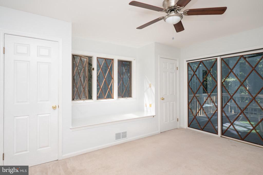 Reading, Pennsylvania, 19607, United States, 4 Bedrooms Bedrooms, ,4 BathroomsBathrooms,Residential,For Sale,1951295