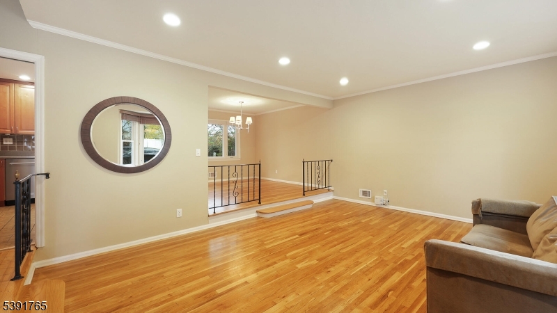 Fanwood Boro, New Jersey, 07023, United States, 3 Bedrooms Bedrooms, ,3 BathroomsBathrooms,Residential,For Sale,1987912