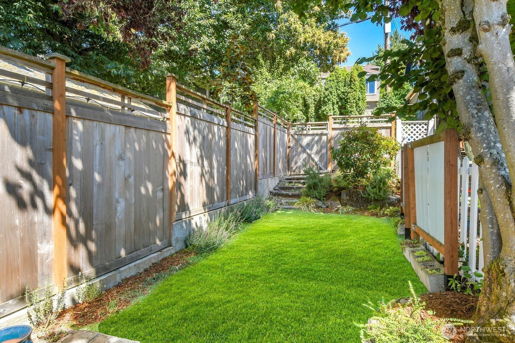 SEATTLE, Washington, 98119, United States, 2 Bedrooms Bedrooms, ,1 BathroomBathrooms,Residential,For Sale,1907615