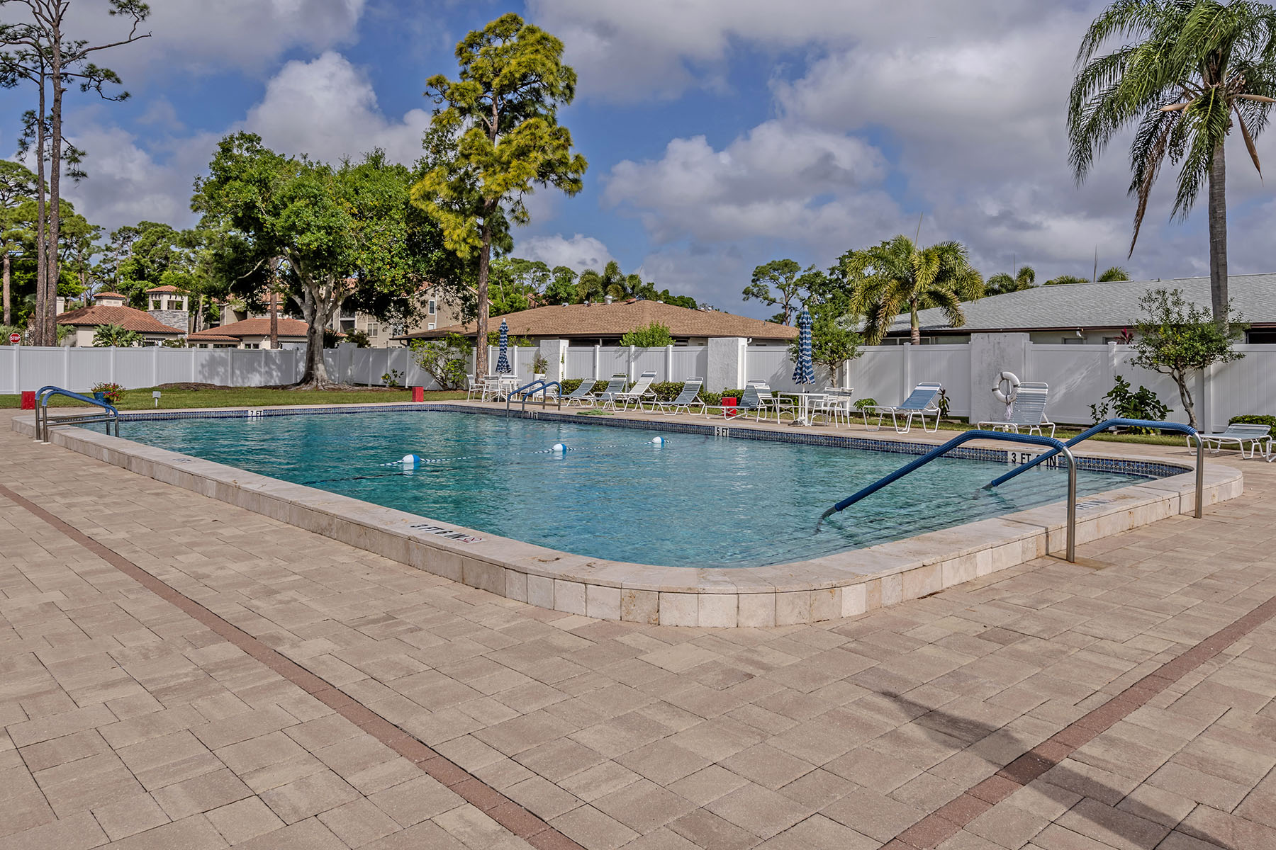  VILLAGE IN THE PINES - 物件實景