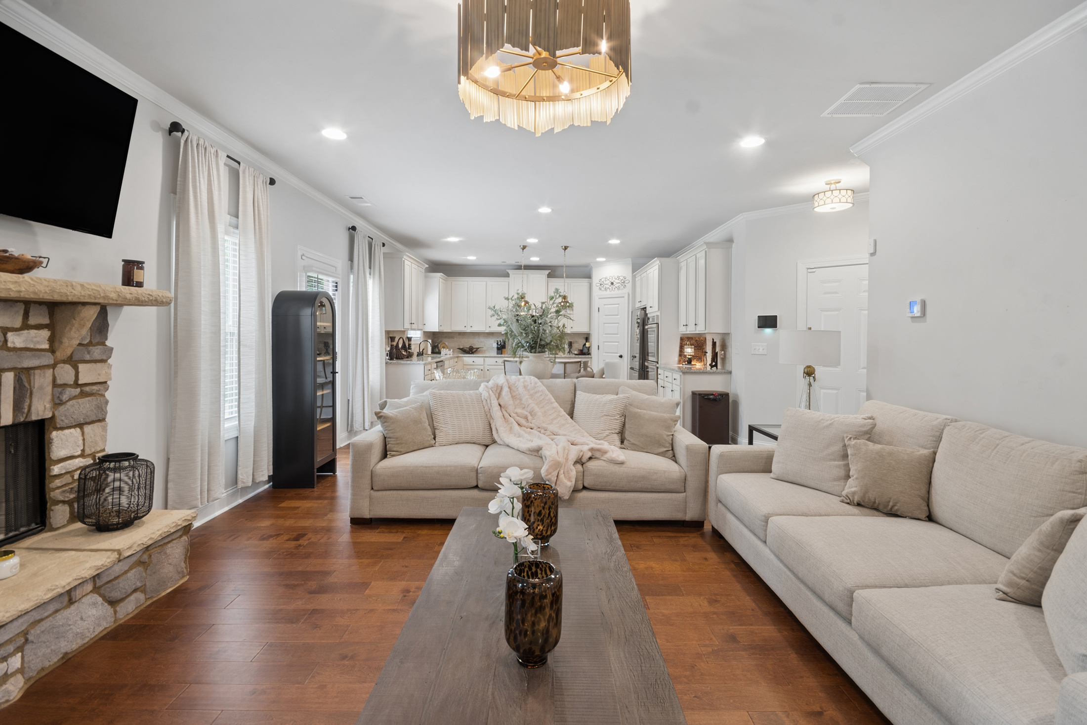  Thoughtfully Designed Home in Private, Nine Oaks Neighborhood - 物件實景