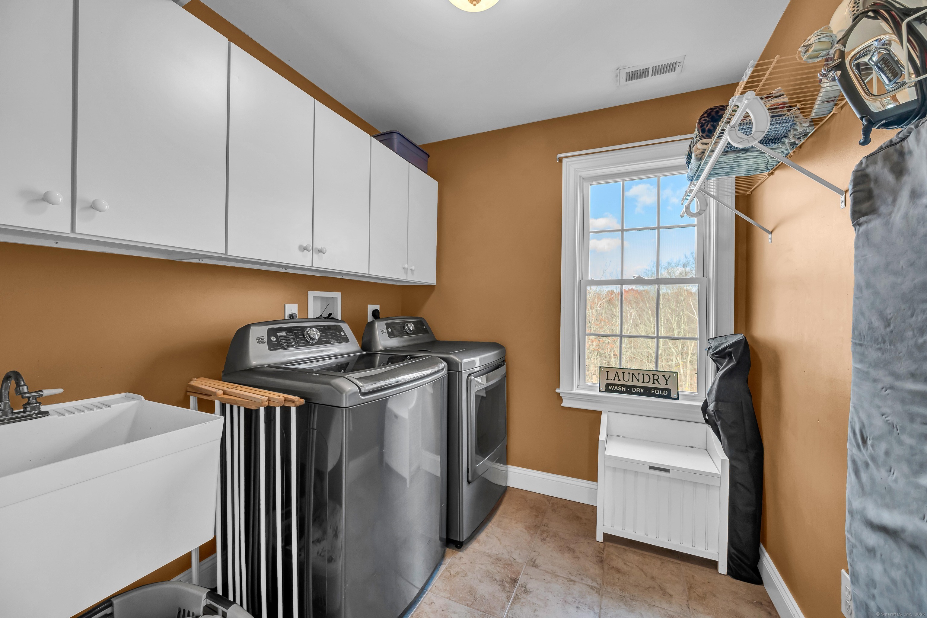 New Milford, Connecticut, 06776, United States, 4 Bedrooms Bedrooms, ,4 BathroomsBathrooms,Residential,For Sale,1987689