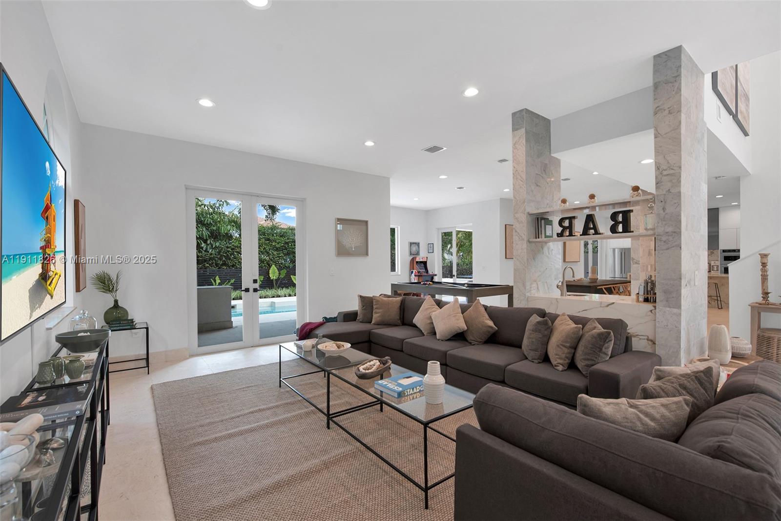 Miami, Florida, 33155, United States, 5 Bedrooms Bedrooms, ,4 BathroomsBathrooms,Residential,For Sale,1994722