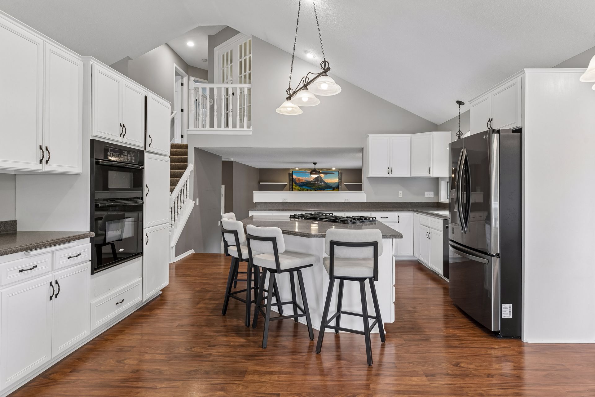  Beautifully Designed Living Near Bald Eagle Lake - 物件實景