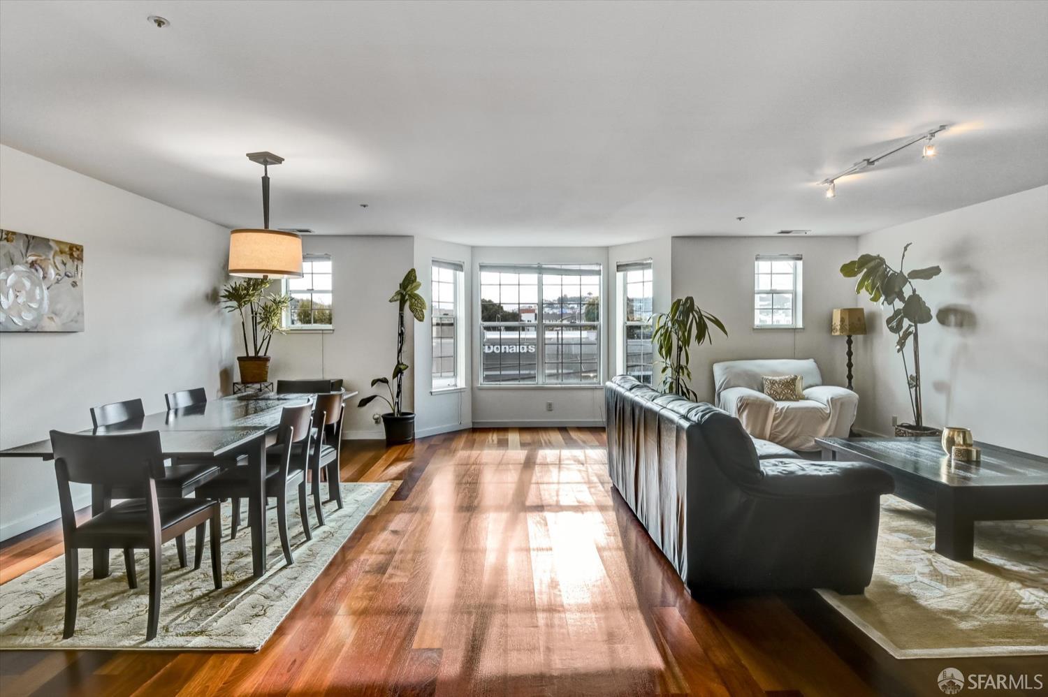 San Francisco, California, 94124, United States, 3 Bedrooms Bedrooms, ,2 BathroomsBathrooms,Residential,For Sale,1997310