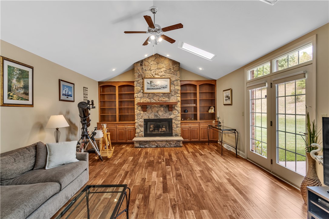 Peters Twp, Pennsylvania, 15317, United States, 4 Bedrooms Bedrooms, ,4 BathroomsBathrooms,Residential,For Sale,2002286