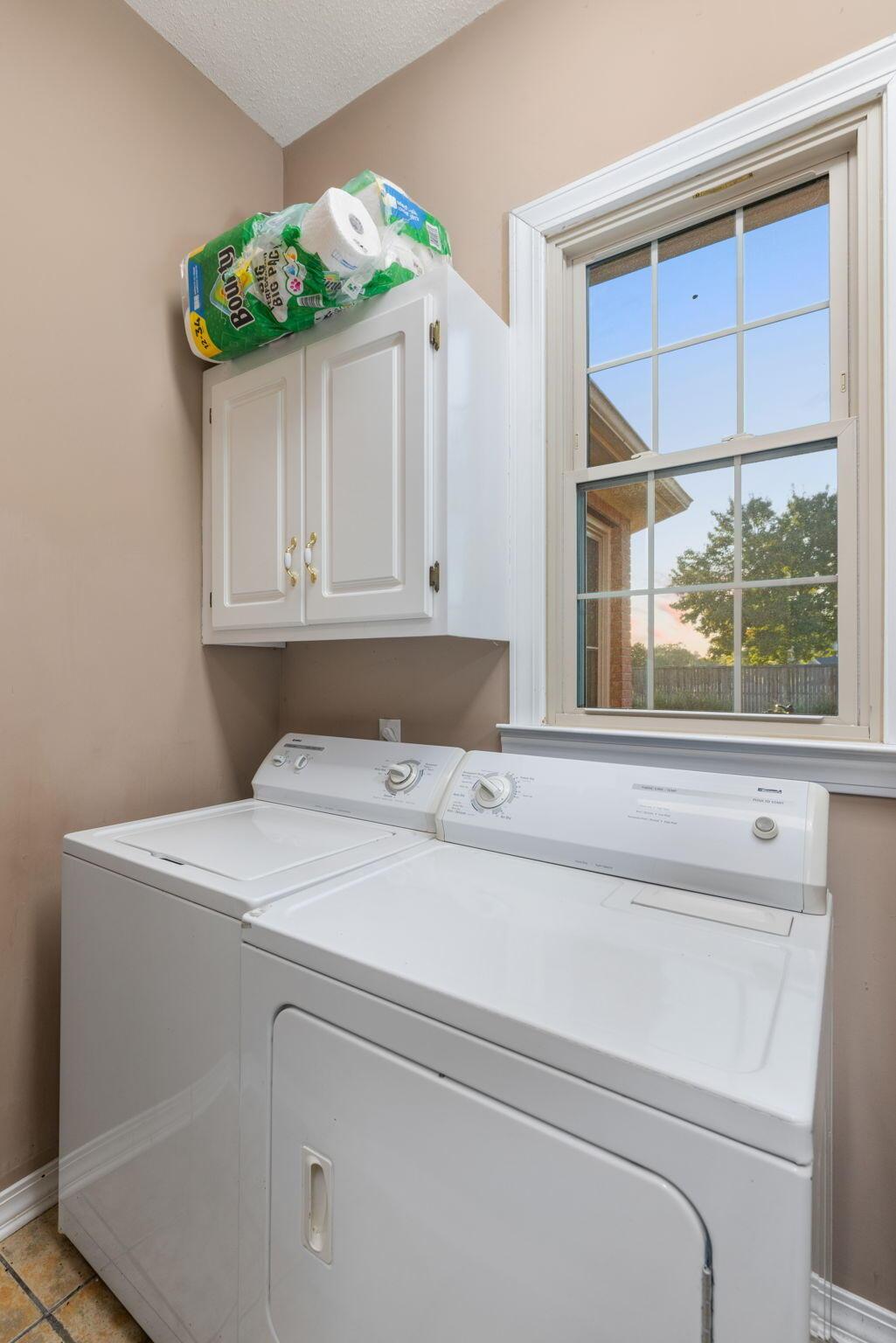 Tupelo, Mississippi, 38801, United States, 4 Bedrooms Bedrooms, ,4 BathroomsBathrooms,Residential,For Sale,1957105