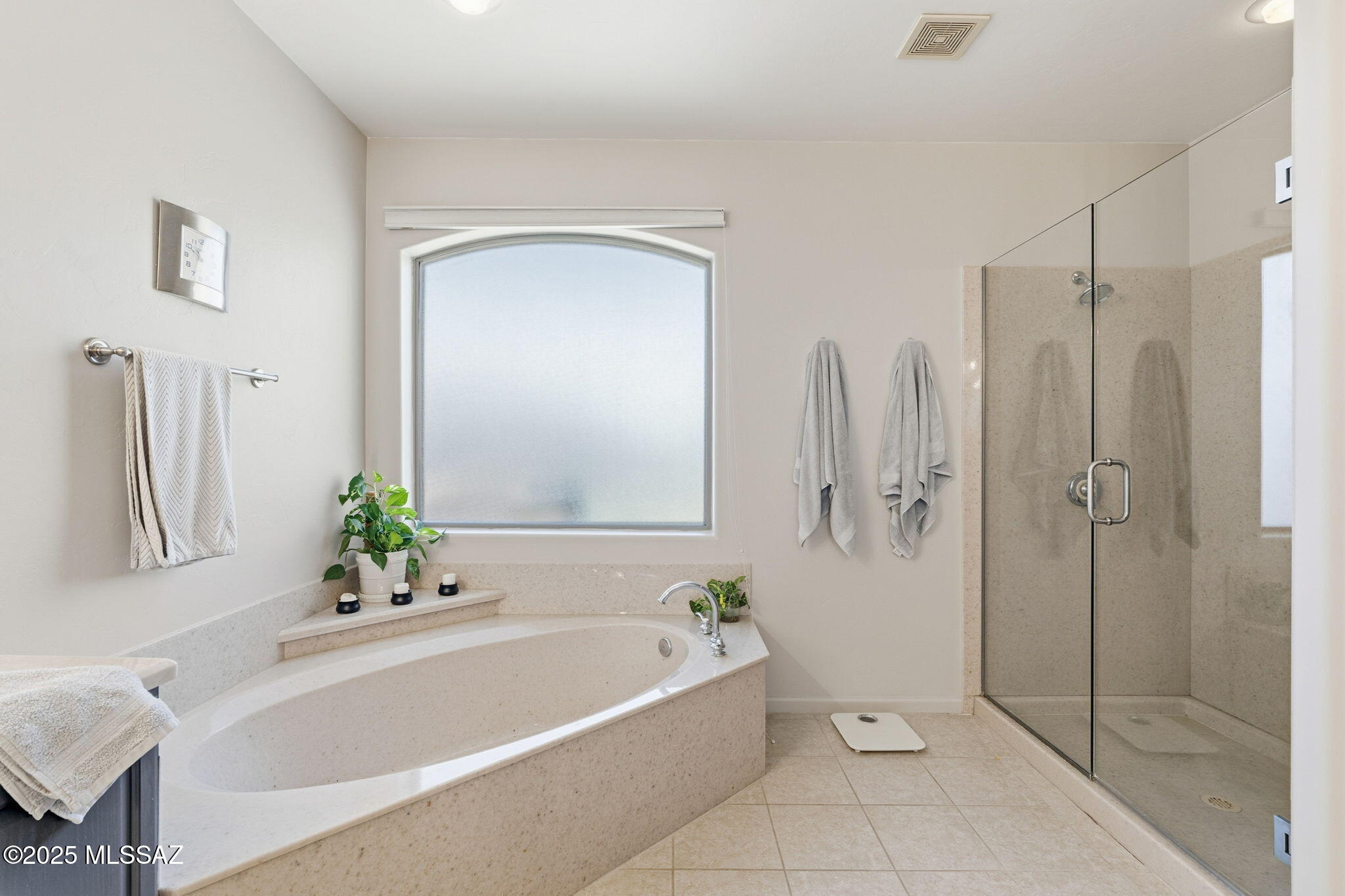 Tucson, Arizona, 85718, United States, 4 Bedrooms Bedrooms, ,4 BathroomsBathrooms,Residential,For Sale,1988951