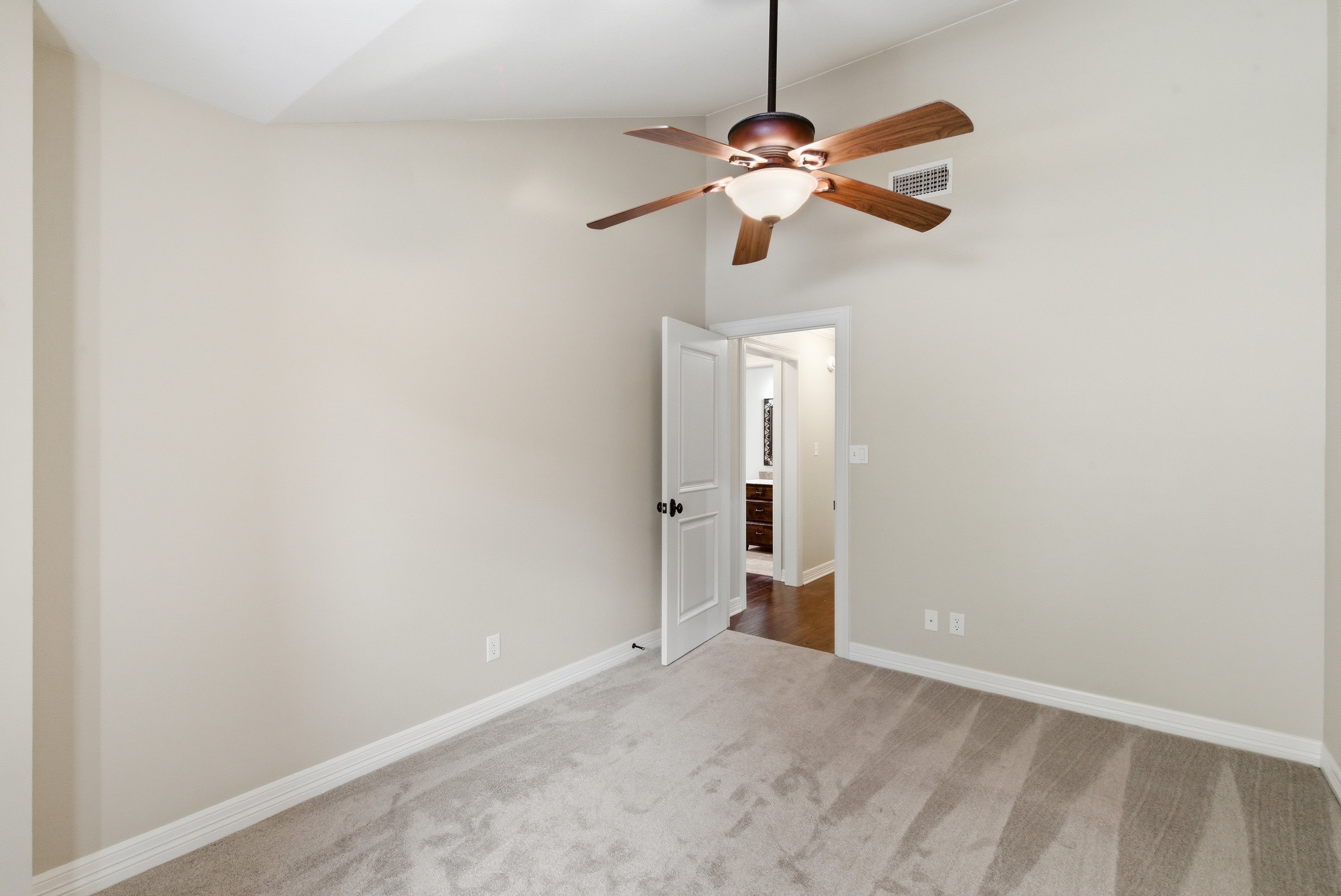  1515 Oak Forest Drive, Graham, TX, 76450 - 物件實景