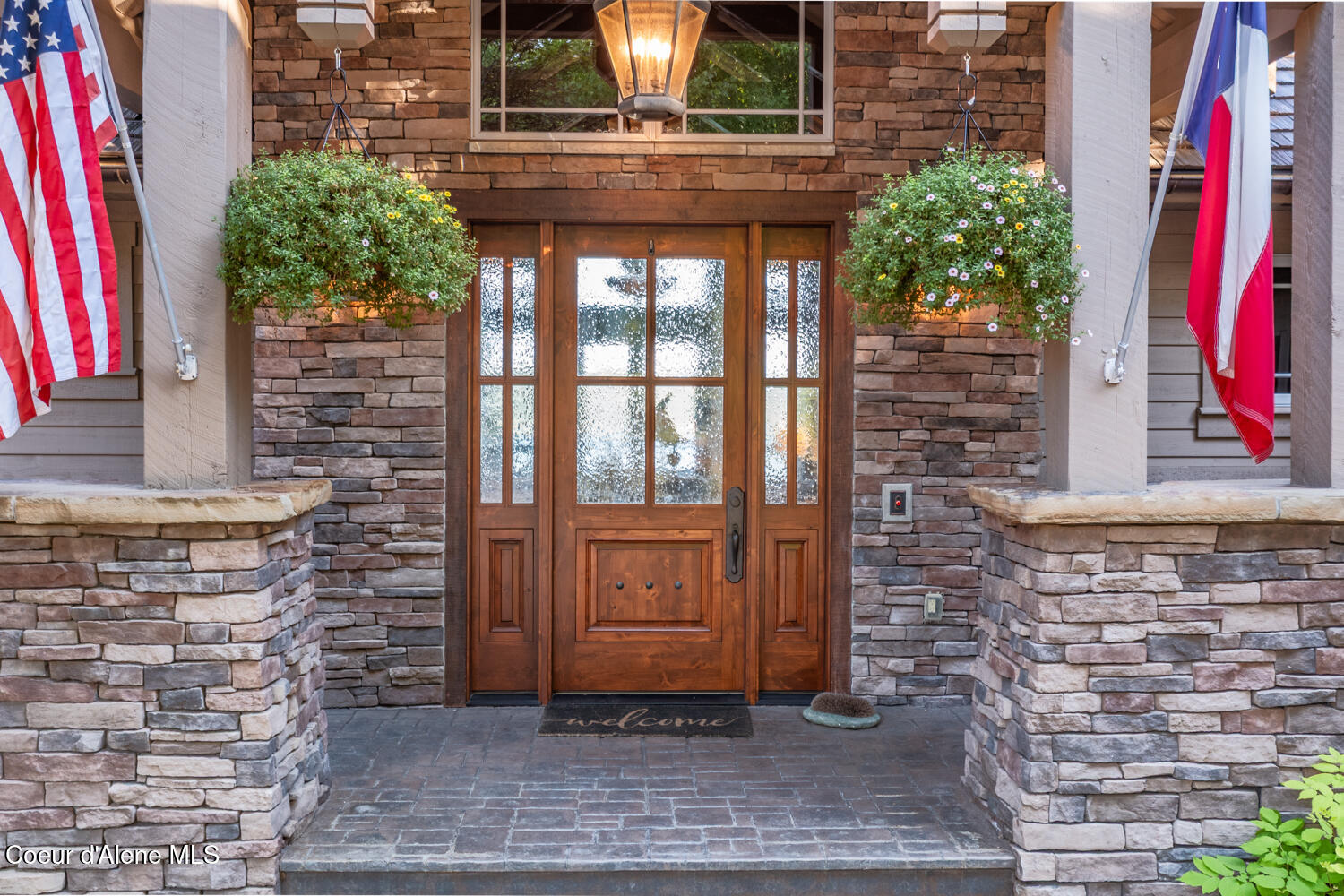 Coeur d'Alene, Idaho, 83814, United States, 4 Bedrooms Bedrooms, ,4 BathroomsBathrooms,Residential,For Sale,1909432