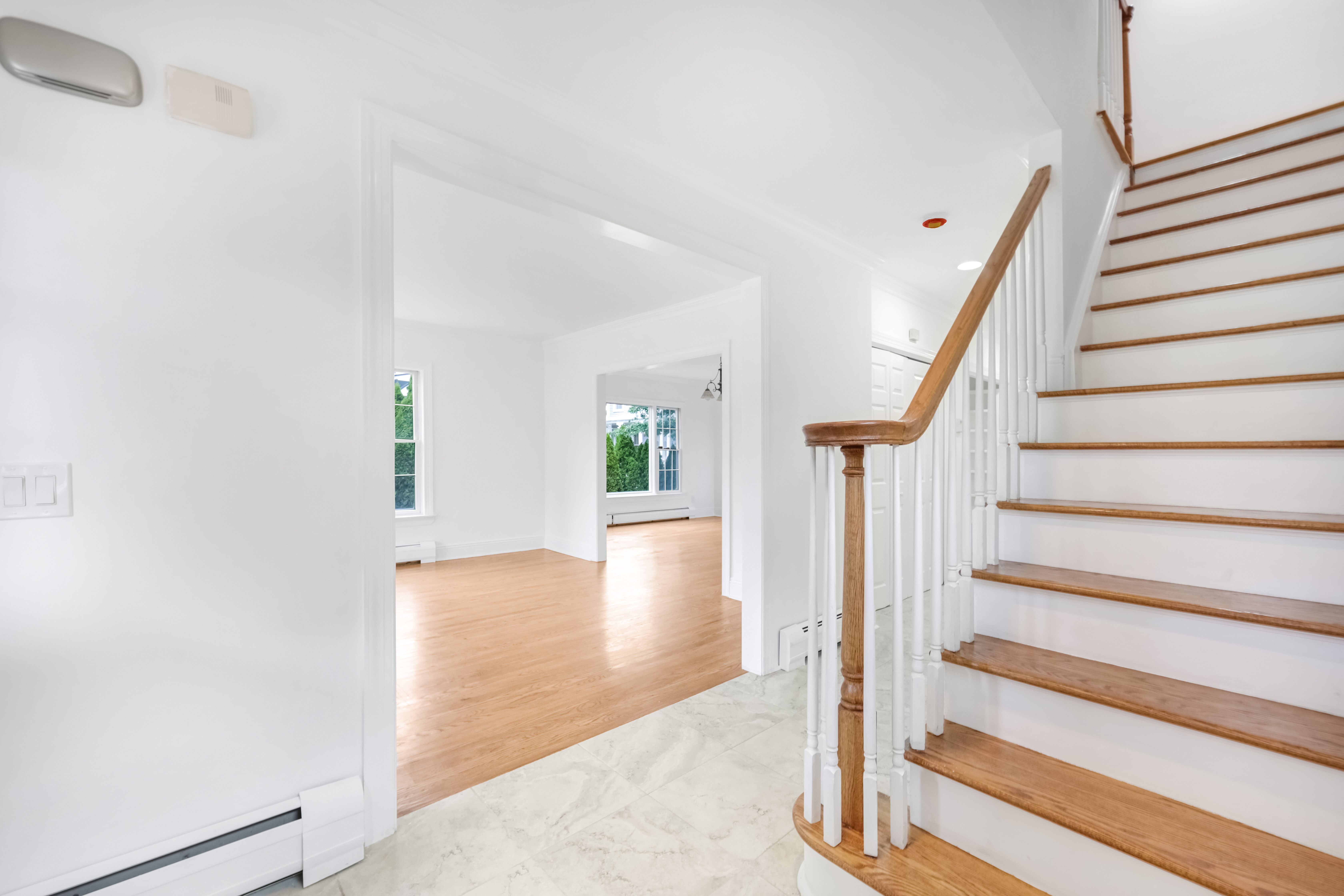 Fort Lee, New Jersey, 07024, United States, 5 Bedrooms Bedrooms, ,4 BathroomsBathrooms,Residential,For Sale,1981309