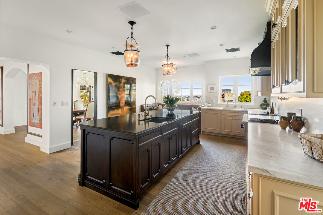 Los Angeles, California, 90068, United States, 4 Bedrooms Bedrooms, ,5 BathroomsBathrooms,Residential,For Sale,1910908