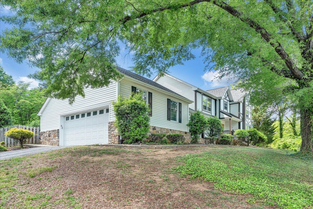 Roanoke, Virginia, 24015, United States, 5 Bedrooms Bedrooms, ,3 BathroomsBathrooms,Residential,For Sale,2043623
