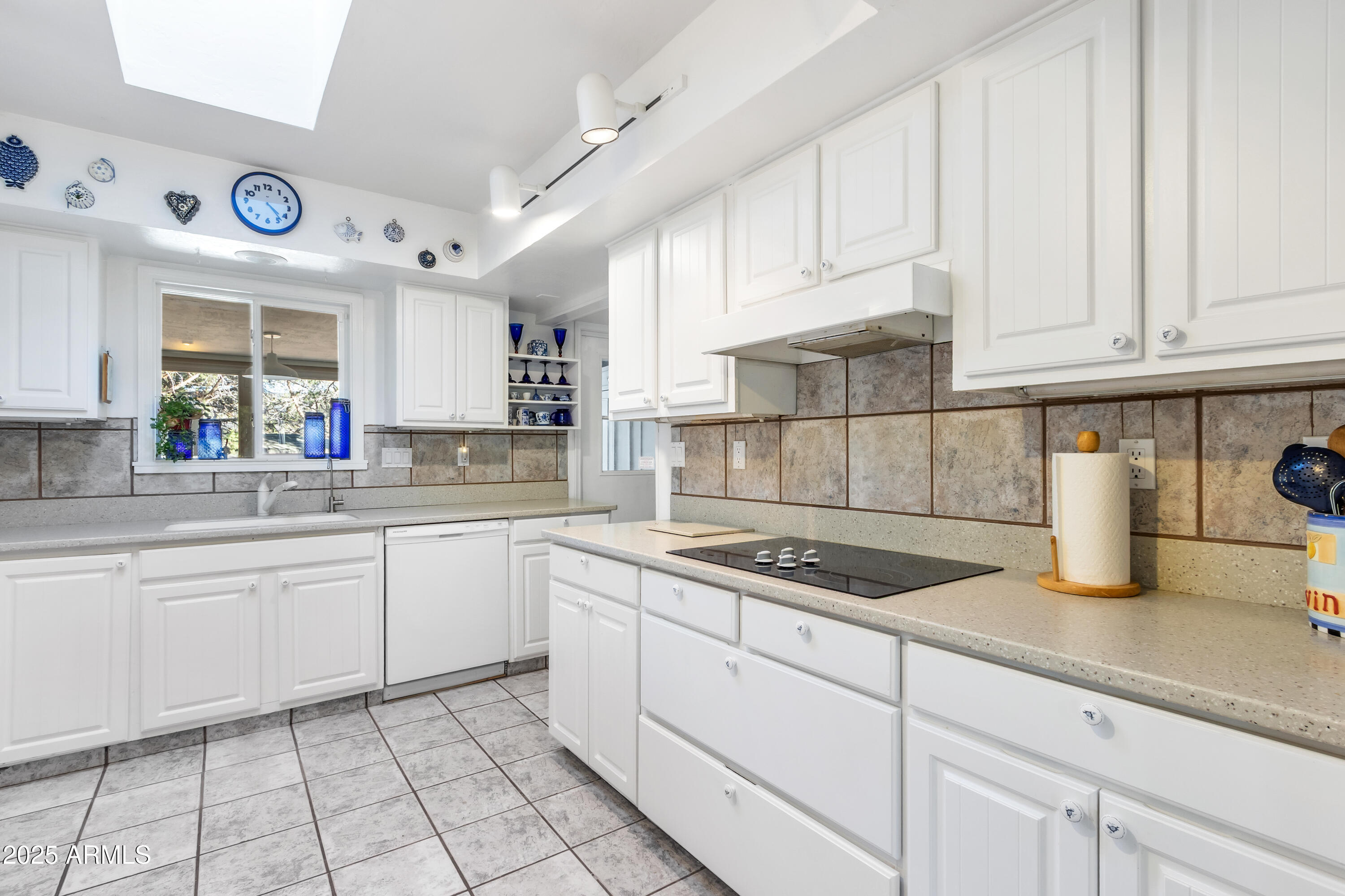 Sedona, Arizona, 86351, United States, 2 Bedrooms Bedrooms, ,Residential,For Sale,1951085