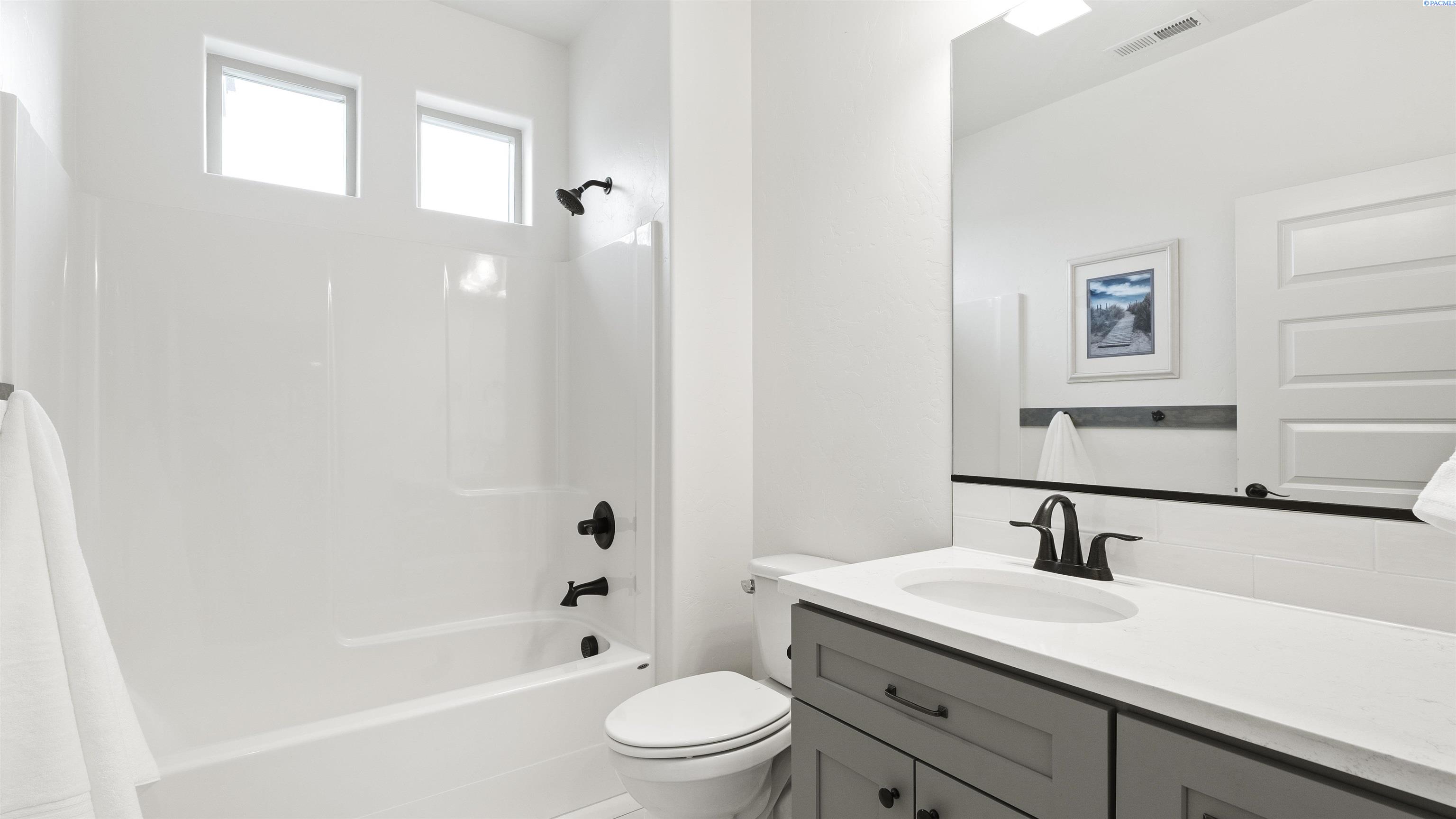 Richland, Washington, 99352, United States, 4 Bedrooms Bedrooms, ,2 BathroomsBathrooms,Residential,For Sale,1906594