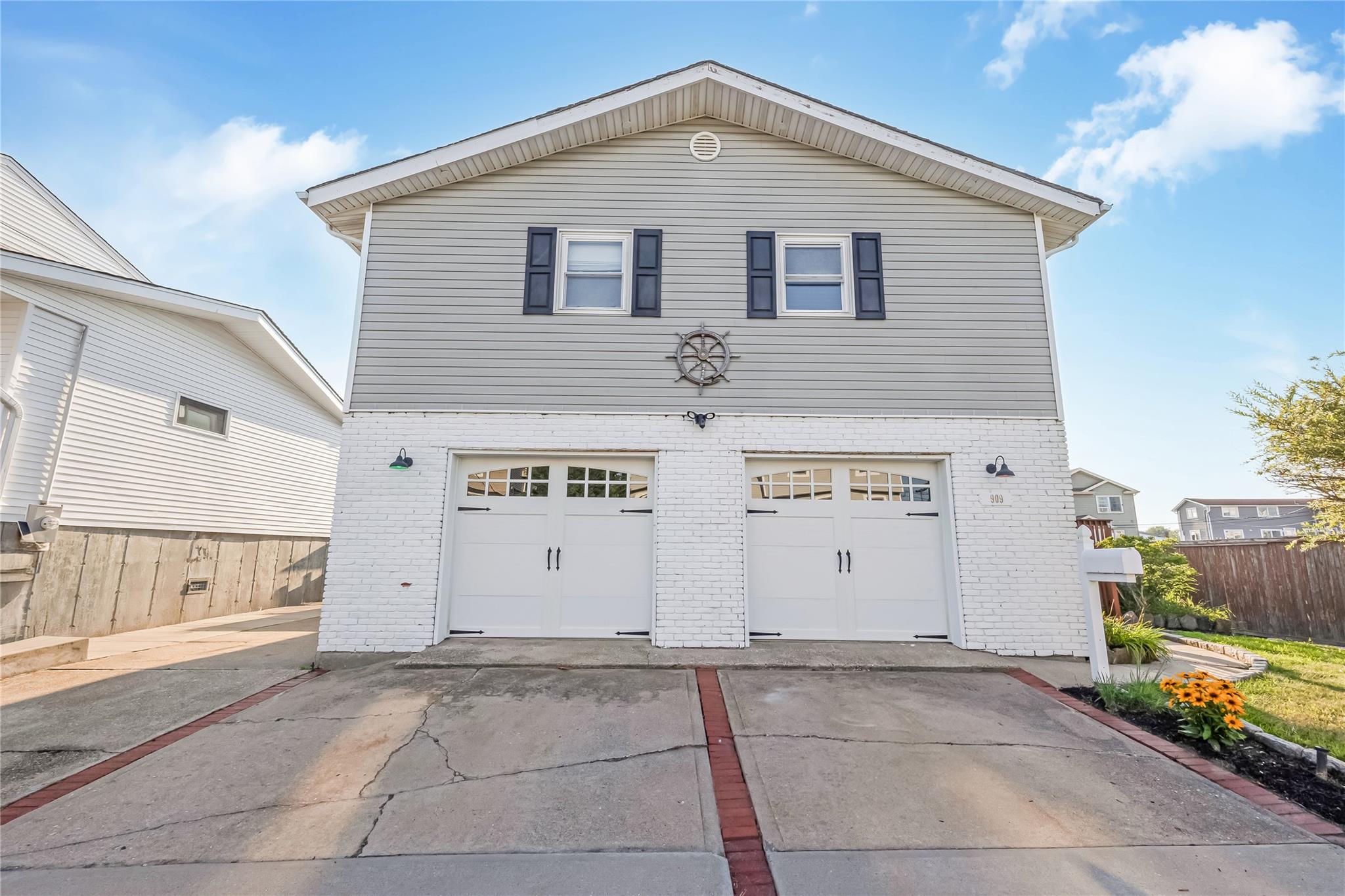 Lindenhurst, New York, 11757, United States, 3 Bedrooms Bedrooms, ,3 BathroomsBathrooms,Residential,For Sale,1915812