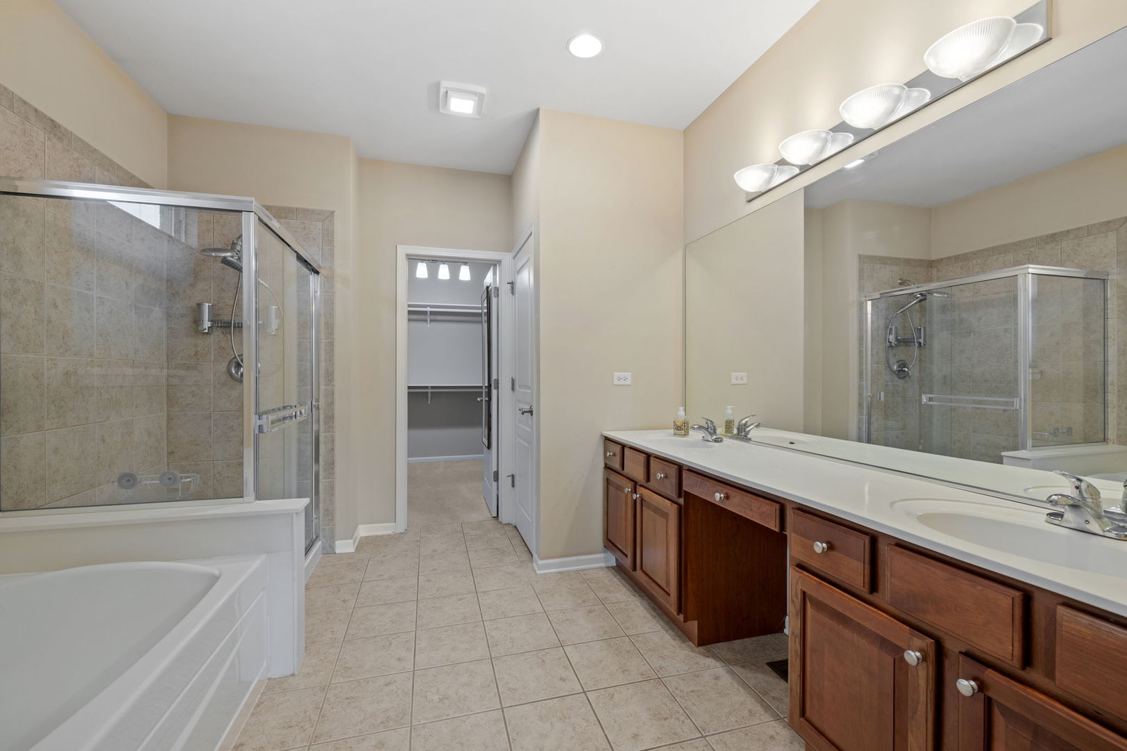 Orland Park, Illinois, 60462, United States, 2 Bedrooms Bedrooms, ,2 BathroomsBathrooms,Residential,For Sale,1941007