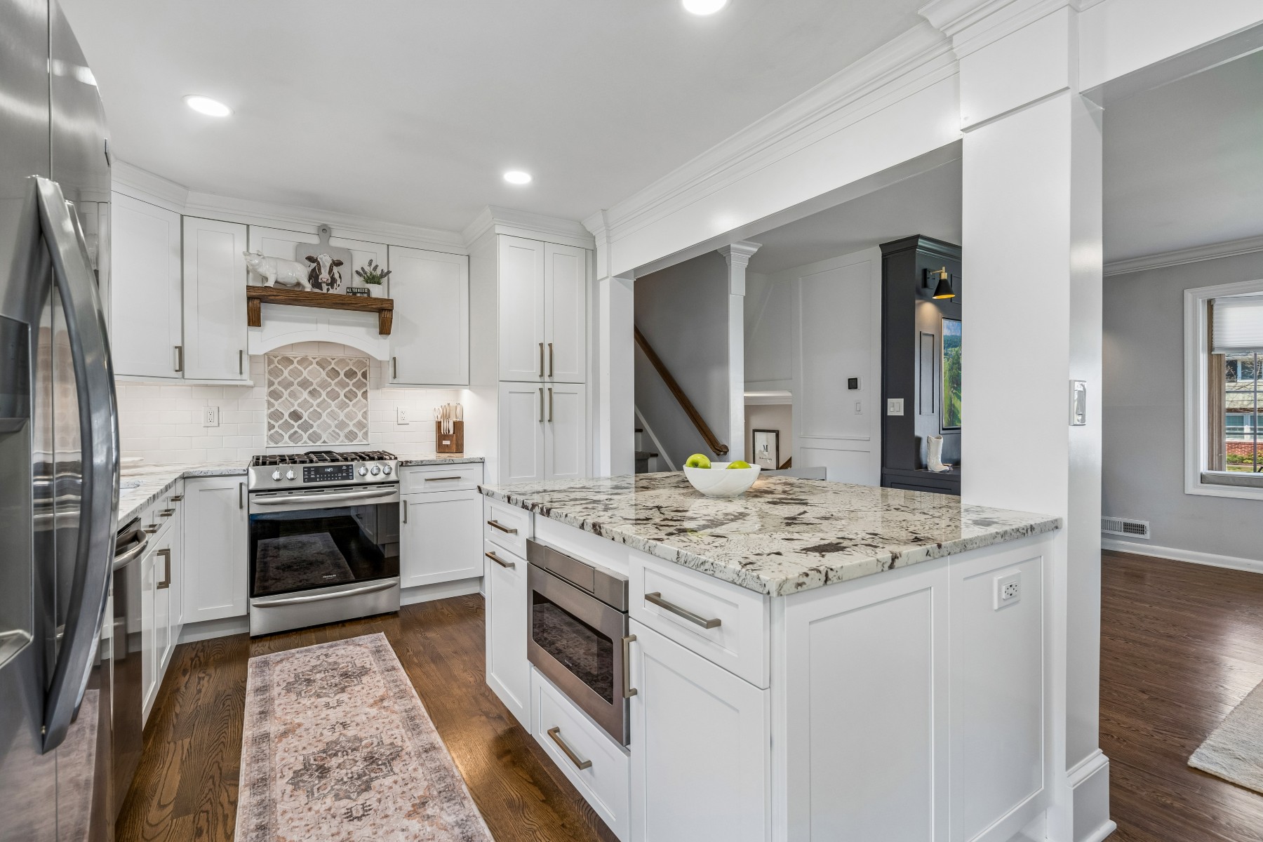  Immaculate and Updated Split Level Residence - 物件實景