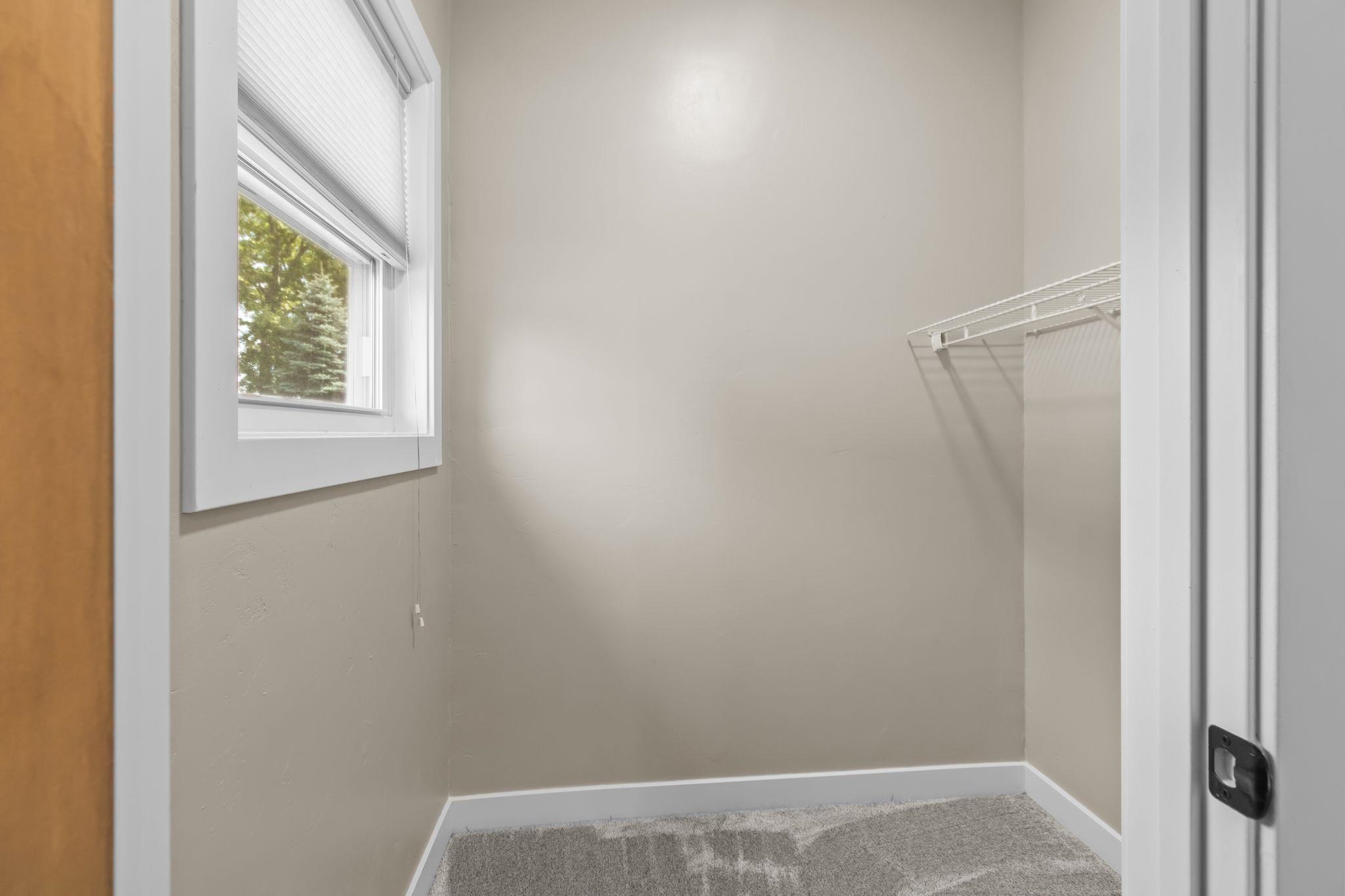 NEENAH, Wisconsin, 54956, United States, 3 Bedrooms Bedrooms, ,2 BathroomsBathrooms,Residential,For Sale,1912051