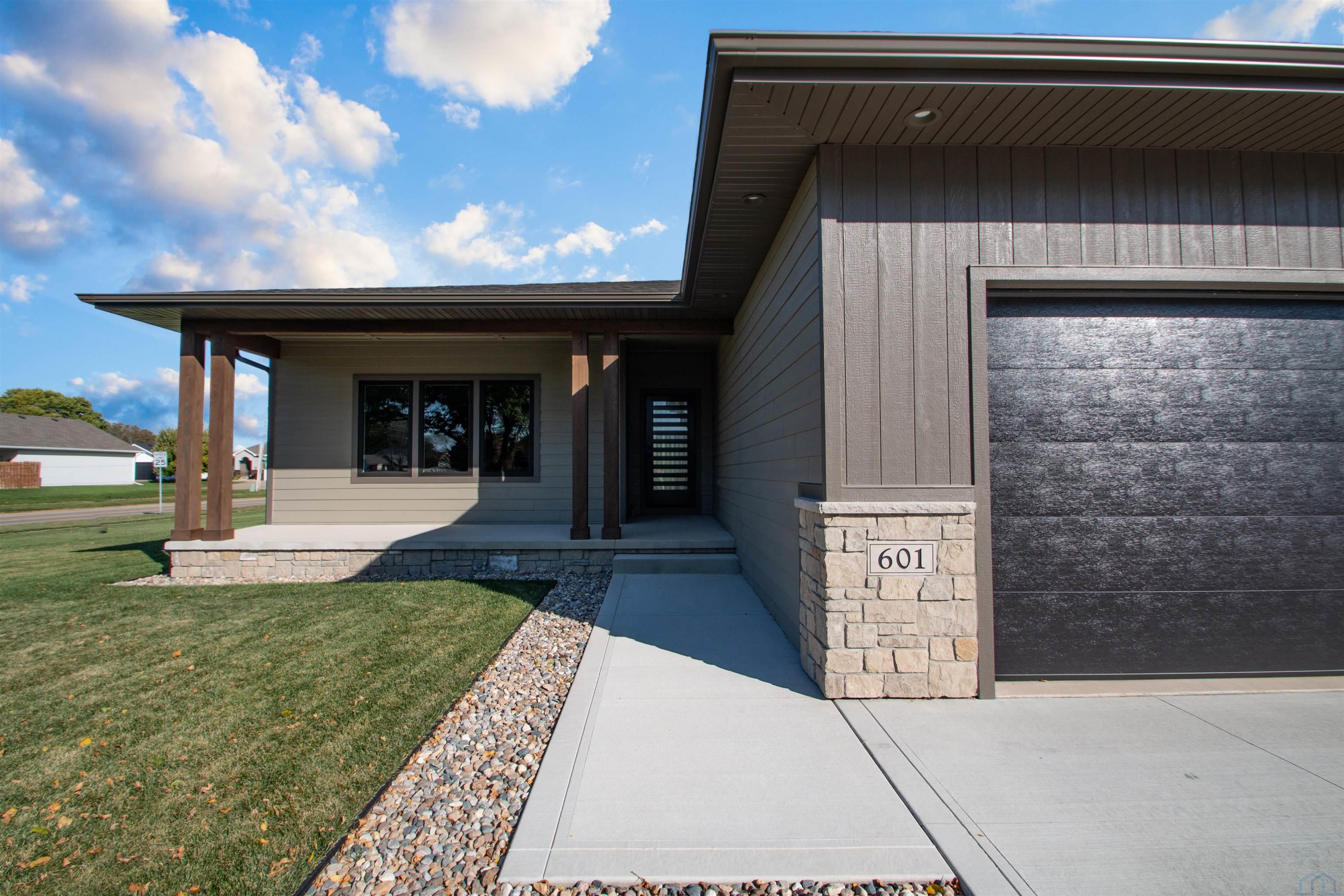 Sergeant Bluff, Iowa, 51054, United States, 3 Bedrooms Bedrooms, ,2 BathroomsBathrooms,Residential,For Sale,1974181