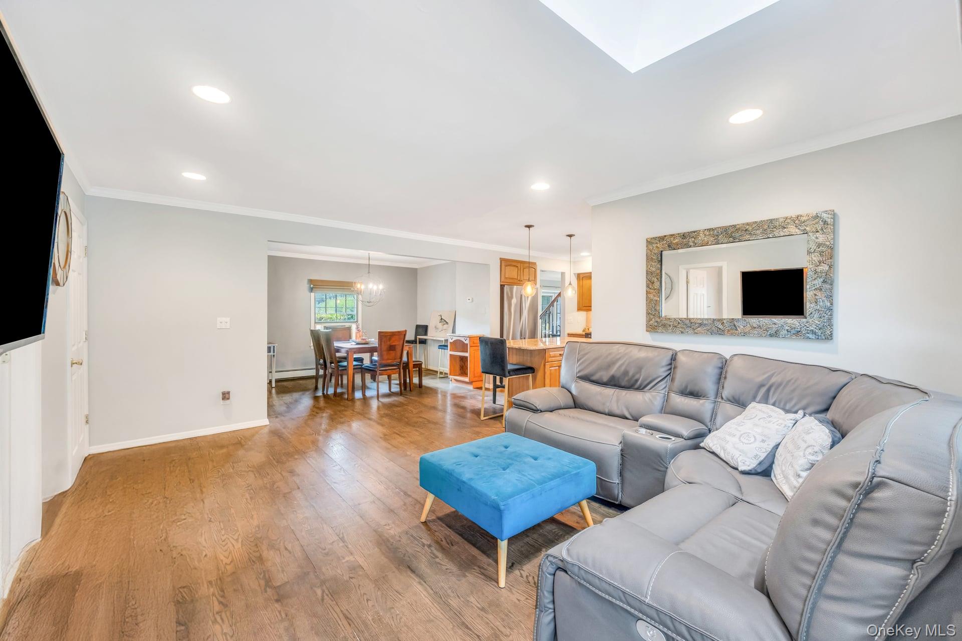 Port Jefferson Station, New York, 11776, United States, 4 Bedrooms Bedrooms, ,3 BathroomsBathrooms,Residential,For Sale,1941704