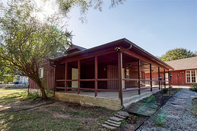 Eufaula, Oklahoma, 74432, United States, 3 Bedrooms Bedrooms, ,3 BathroomsBathrooms,Residential,For Sale,1987326