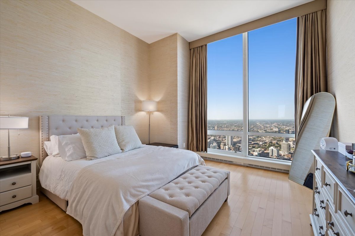 Chicago, Illinois, 60611, United States, 1 Bedroom Bedrooms, ,2 BathroomsBathrooms,Residential,For Sale,1995961