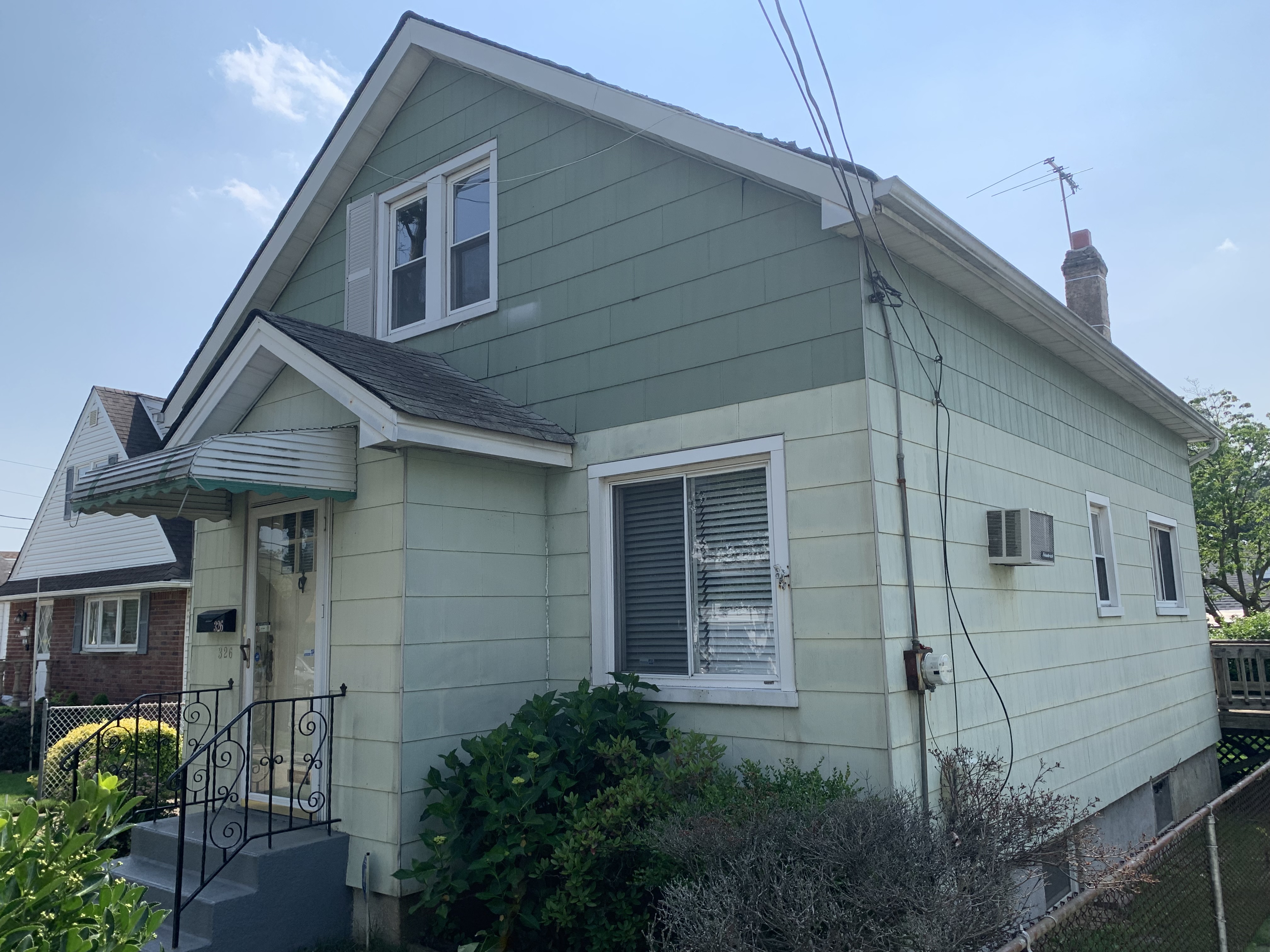 Elmont, New York, 11003, United States, 3 Bedrooms Bedrooms, ,1 BathroomBathrooms,Residential,For Sale,1976204