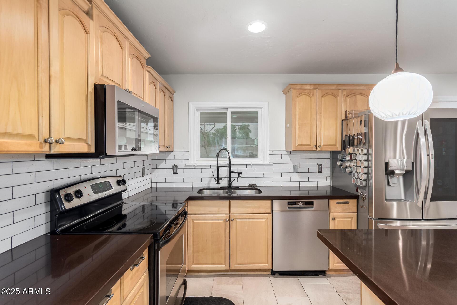 Phoenix, Arizona, 85007, United States, 4 Bedrooms Bedrooms, ,3 BathroomsBathrooms,Residential,For Sale,1980366