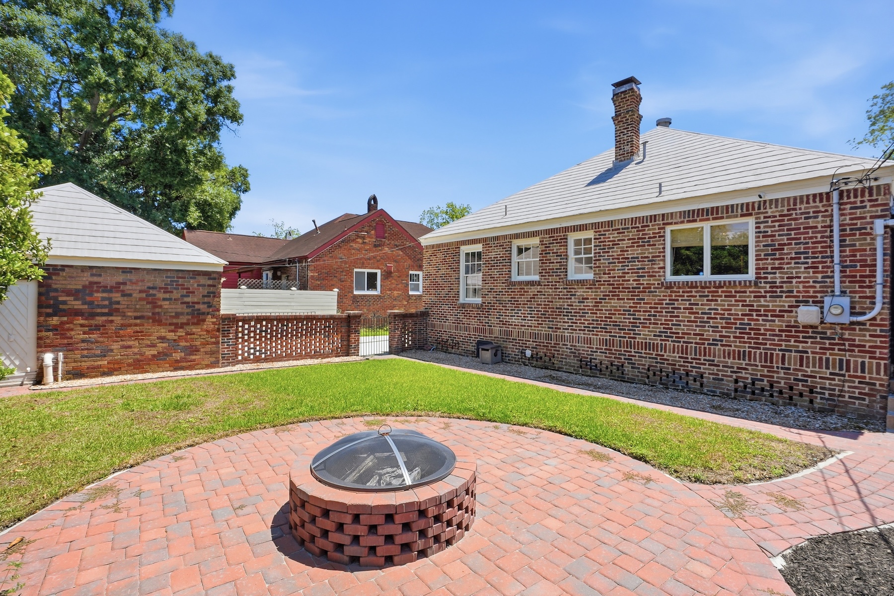  Charming Brick Bungalow in Ardsley Park with Modern Updates - 物件實景