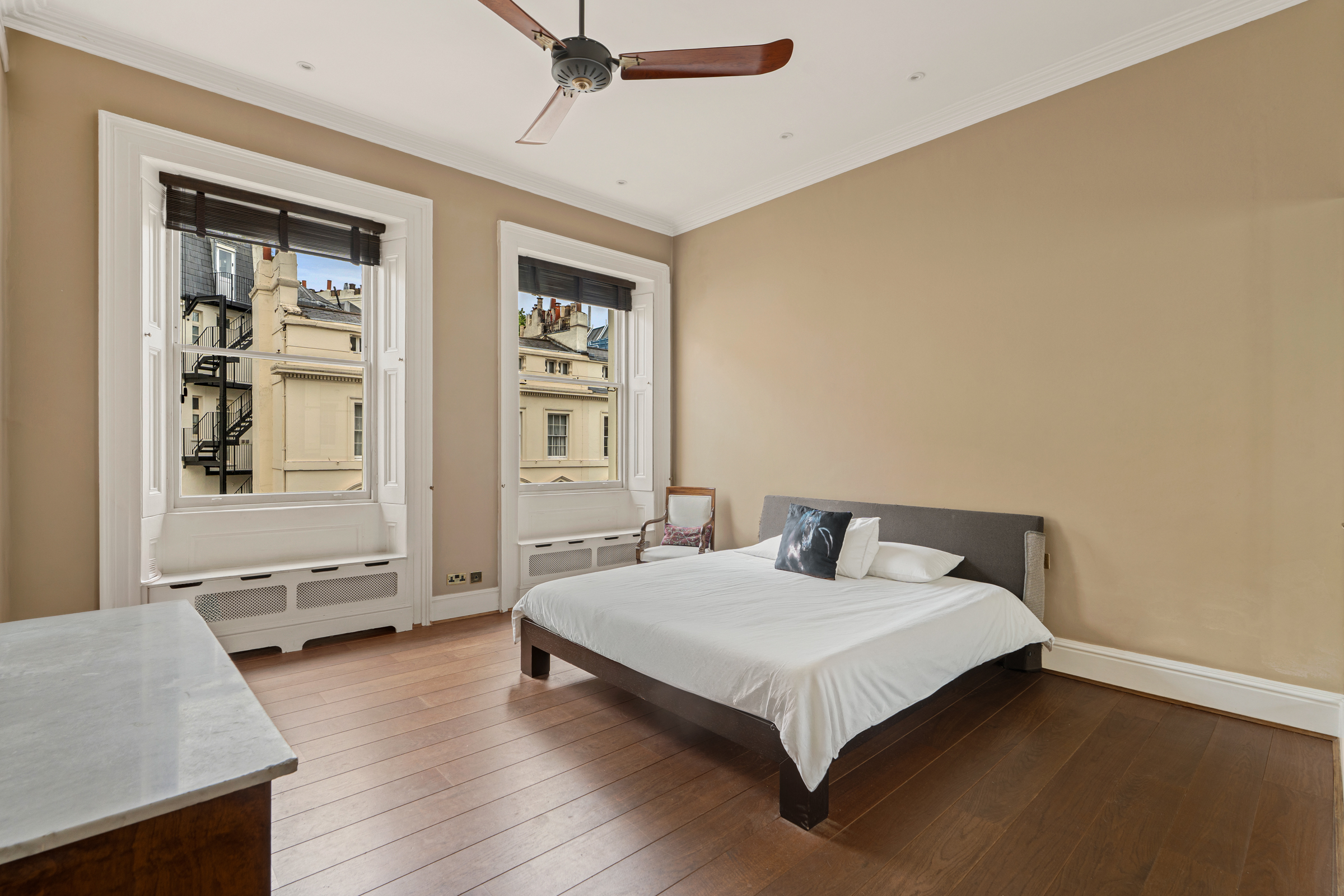  Refined three-bedroom apartment within a period building - 物件實景