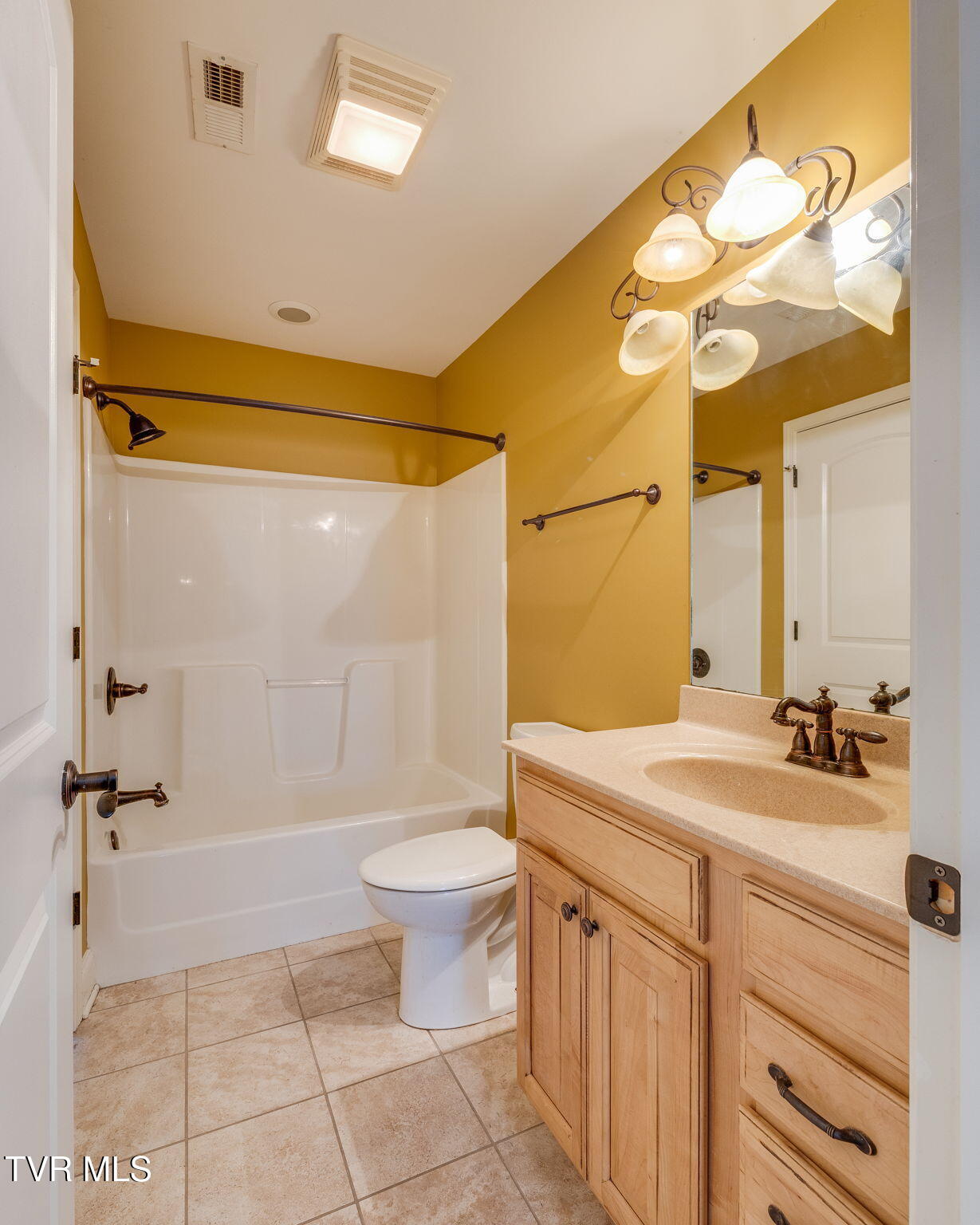 Kingsport, Tennessee, 37660, United States, 3 Bedrooms Bedrooms, ,4 BathroomsBathrooms,Residential,For Sale,1984458