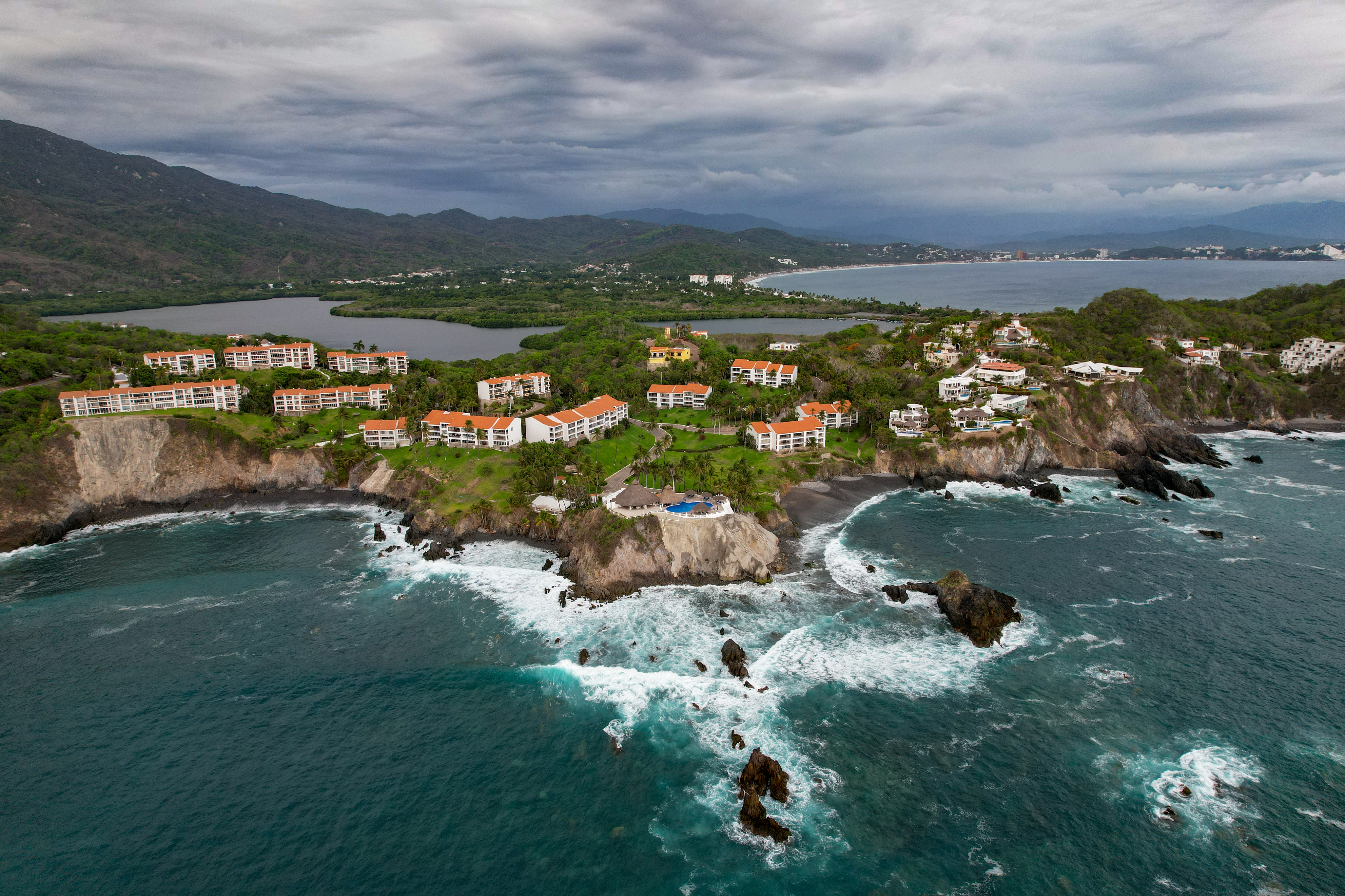  Departamento en venta en Vida del Mar, Manzanillo-planta baja y vista al jardín - 物件實景
