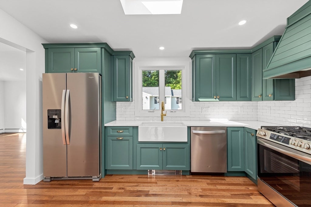 Plymouth, Massachusetts, 02360, United States, 4 Bedrooms Bedrooms, ,4 BathroomsBathrooms,Residential,For Sale,1981887