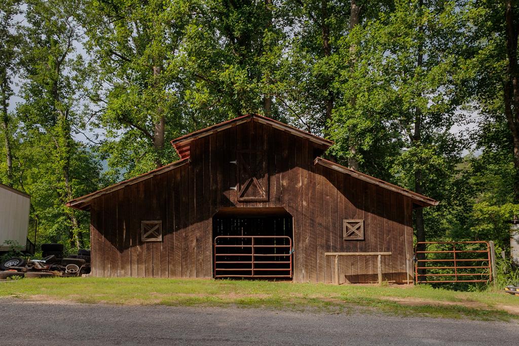 Hayesville, North Carolina, 28904, United States, 4 Bedrooms Bedrooms, ,2 BathroomsBathrooms,Residential,For Sale,1871296