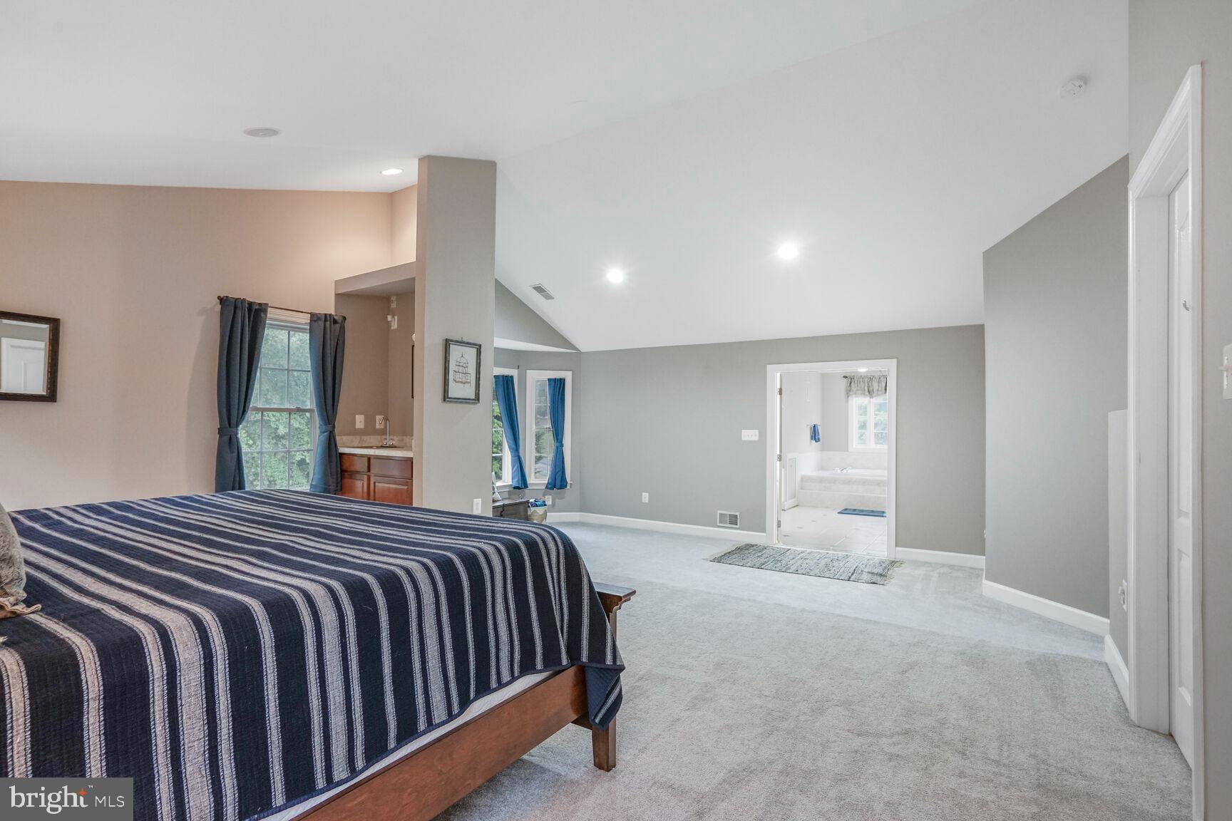 Woodbridge, Virginia, 22192, United States, 5 Bedrooms Bedrooms, ,5 BathroomsBathrooms,Residential,For Sale,1825491