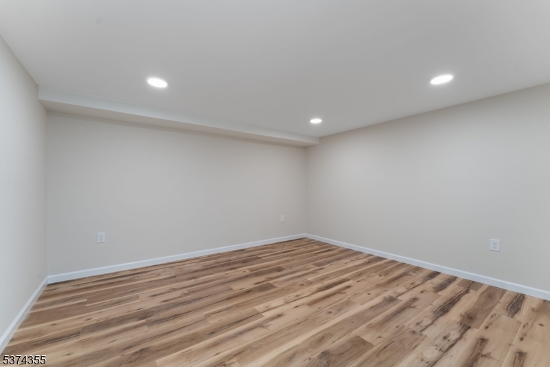 Clinton Town, New Jersey, 08809, United States, 3 Bedrooms Bedrooms, ,2 BathroomsBathrooms,Residential,For Sale,1901106