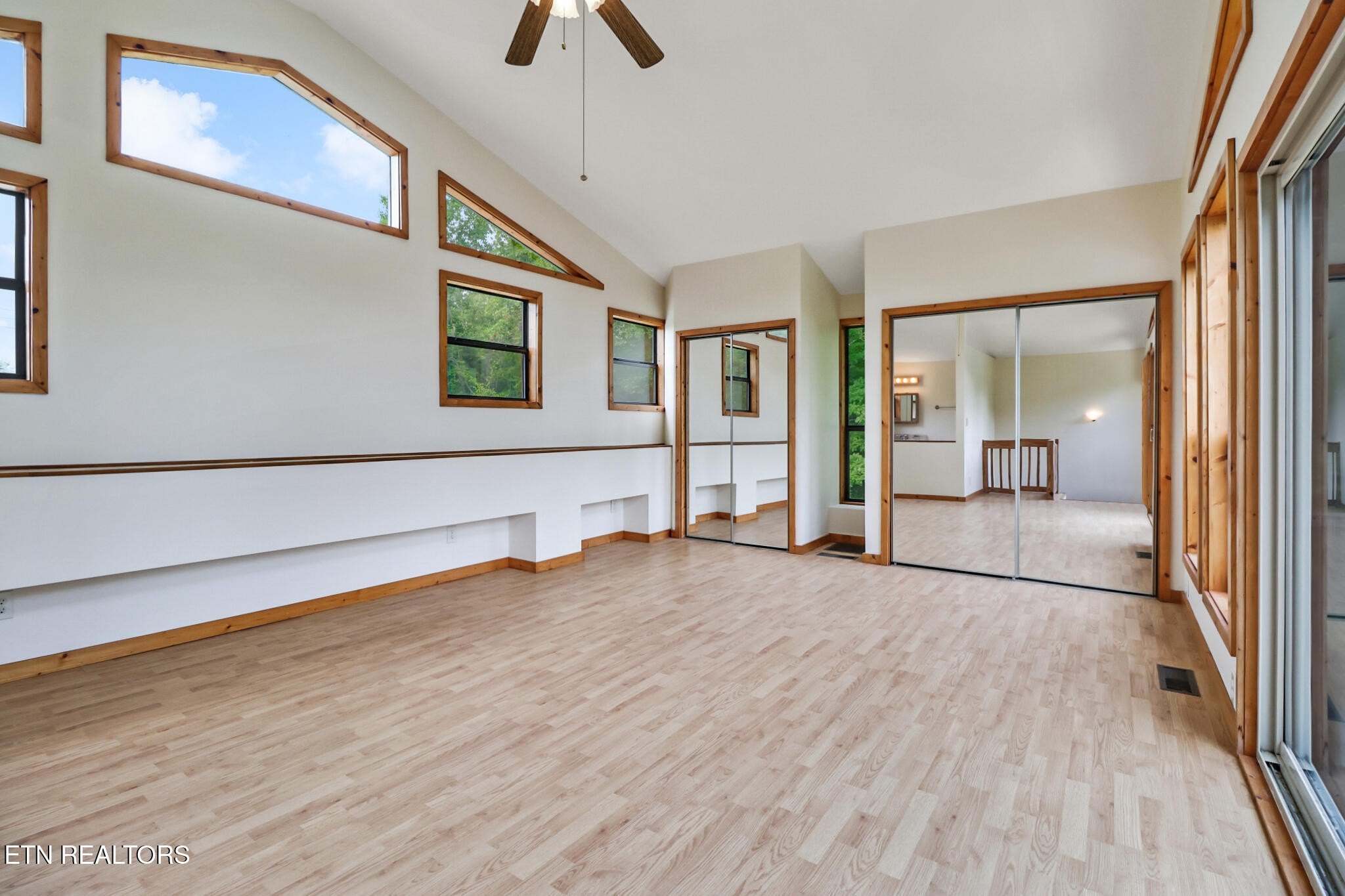 Crossville, Tennessee, 38571, United States, 3 Bedrooms Bedrooms, ,4 BathroomsBathrooms,Residential,For Sale,1979710