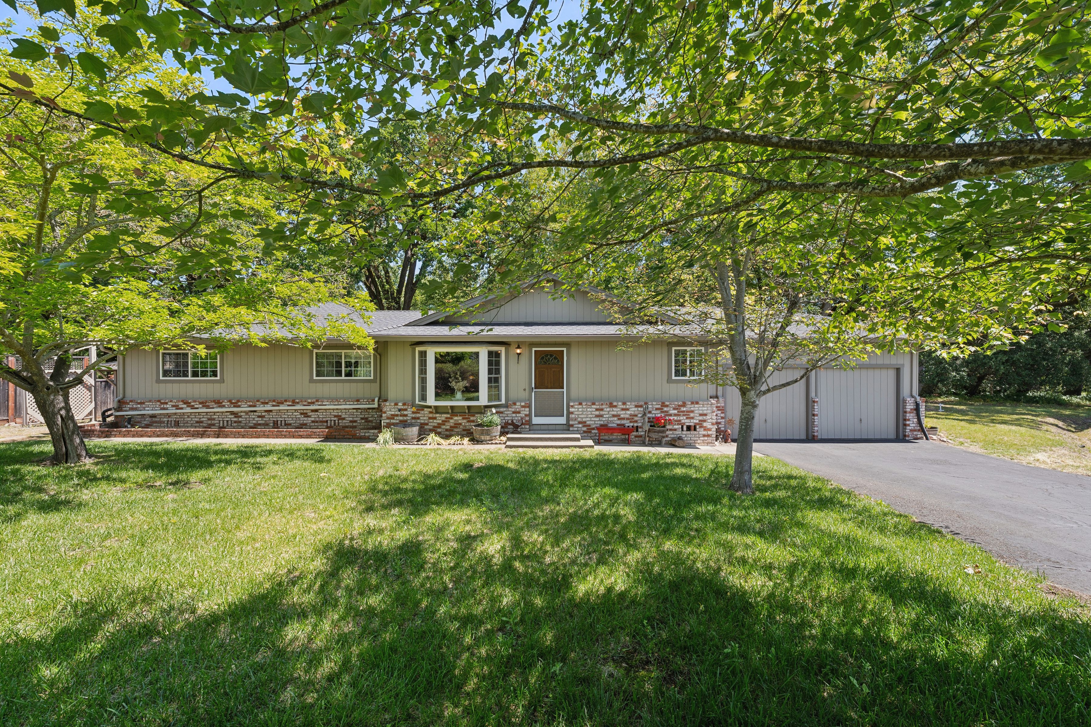  825 Woodside Aka Madrone Road - 物件實景