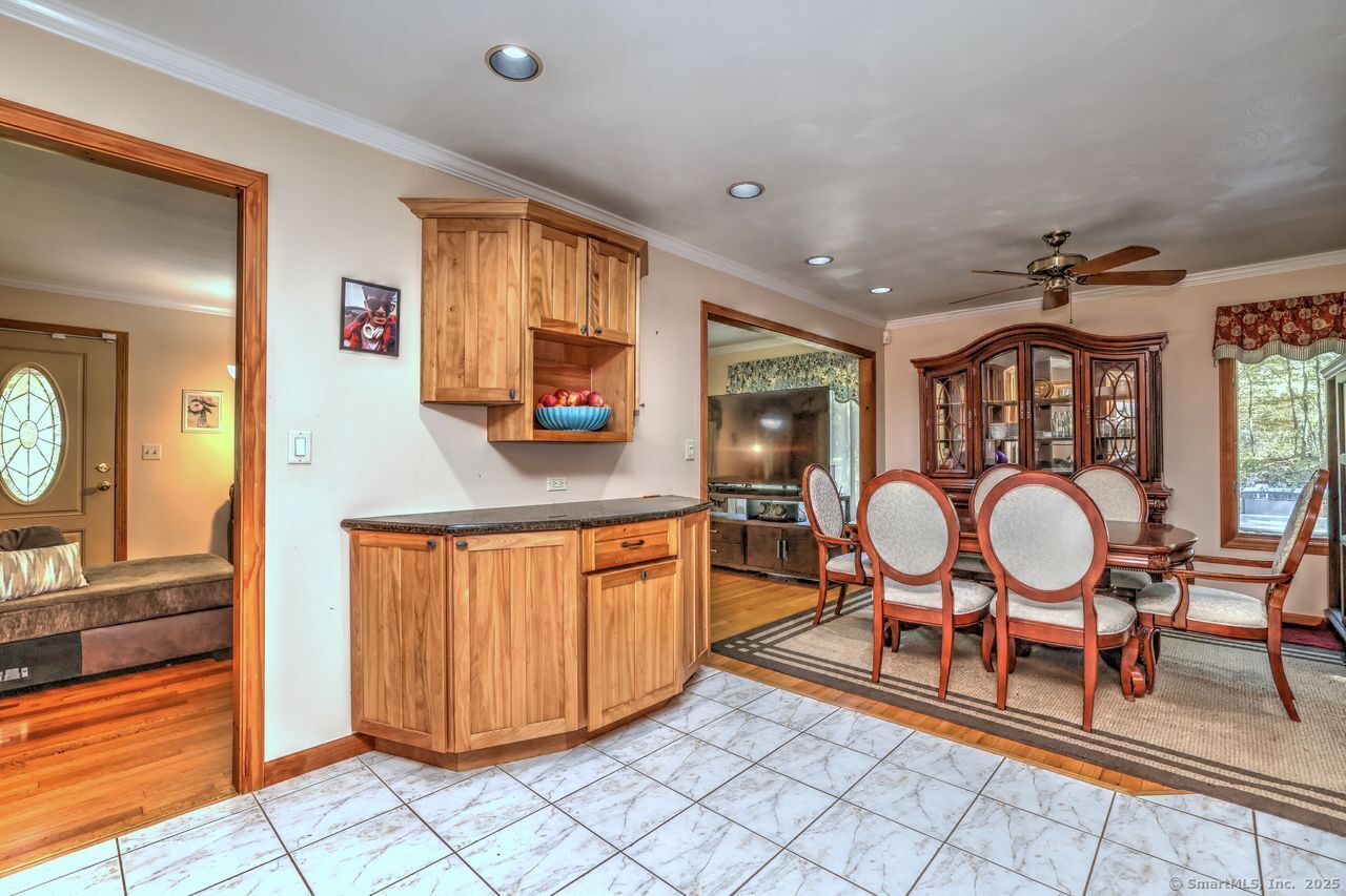 Woodbridge, Connecticut, 06525, United States, 3 Bedrooms Bedrooms, ,2 BathroomsBathrooms,Residential,For Sale,1989444