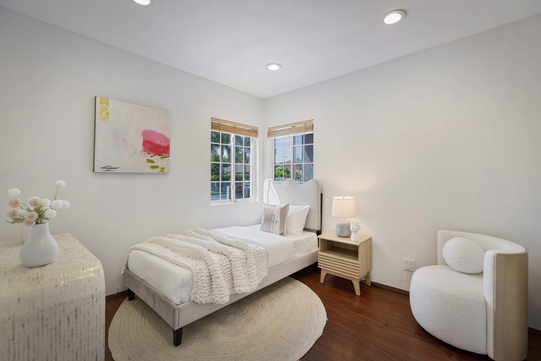  19345 Archwood Street - 物件實景