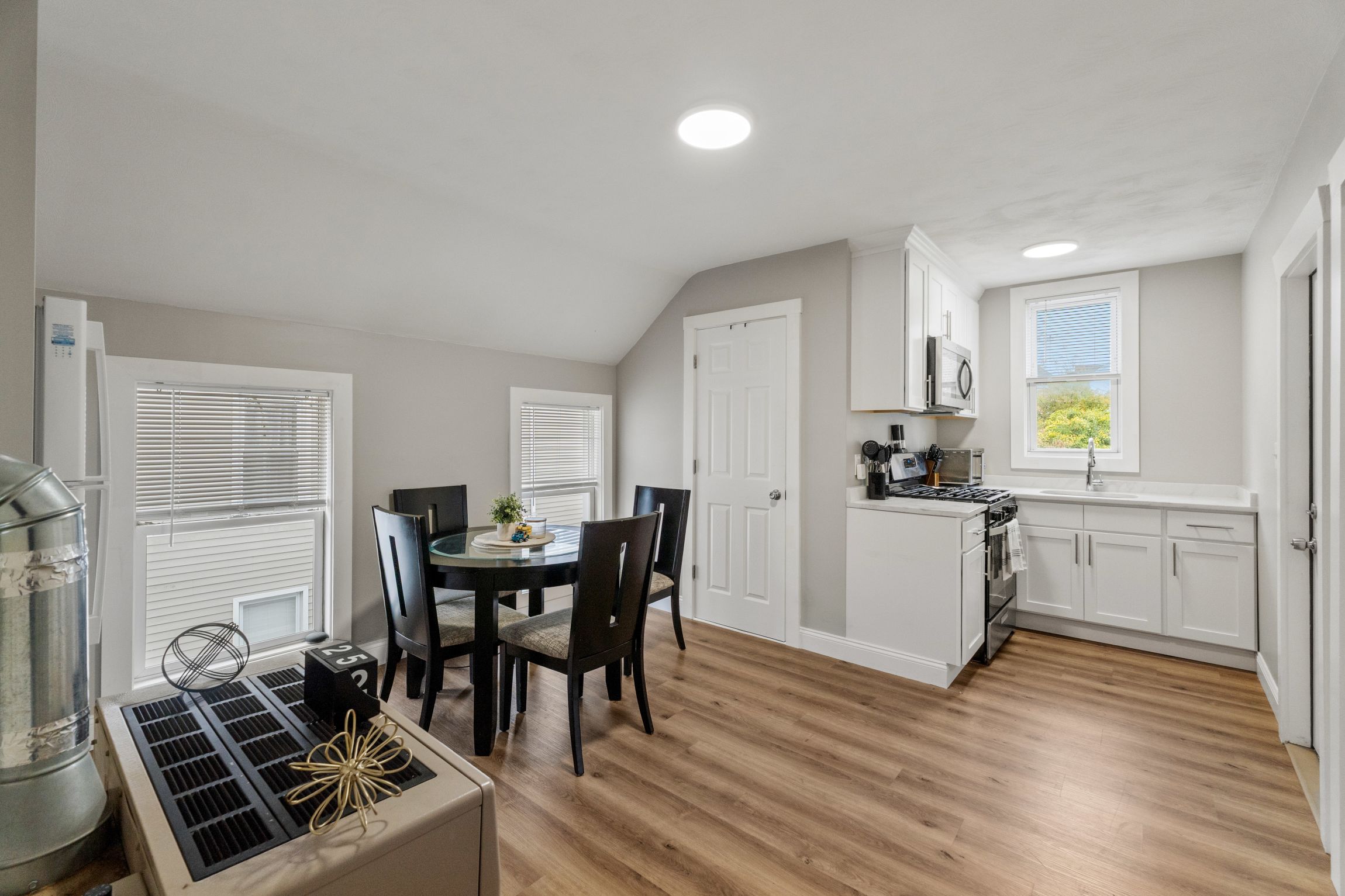  207 Belleville Avenue, New Bedford, MA, 02746 - 物件實景
