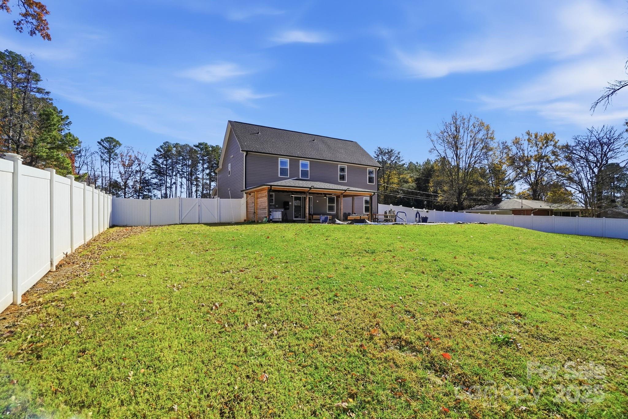 Kannapolis, North Carolina, 28081, United States, 4 Bedrooms Bedrooms, ,3 BathroomsBathrooms,Residential,For Sale,1996978