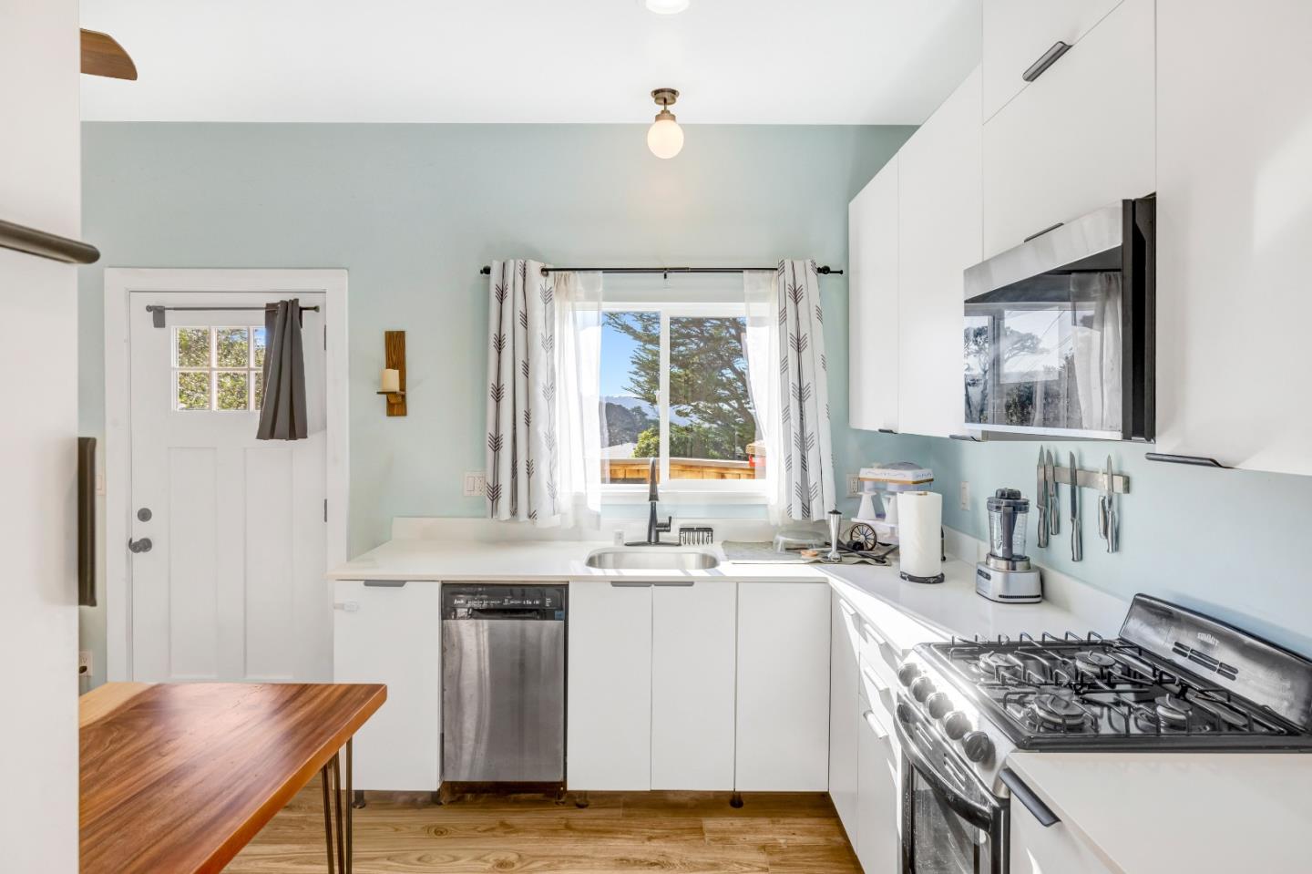 Pacific Grove, California, 93950, United States, 3 Bedrooms Bedrooms, ,2 BathroomsBathrooms,Residential,For Sale,1999669