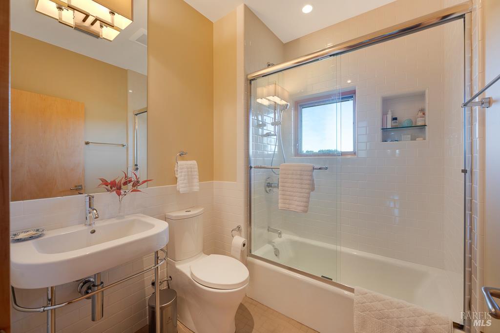 Healdsburg, California, 95448, United States, 3 Bedrooms Bedrooms, ,4 BathroomsBathrooms,Residential,For Sale,1866142