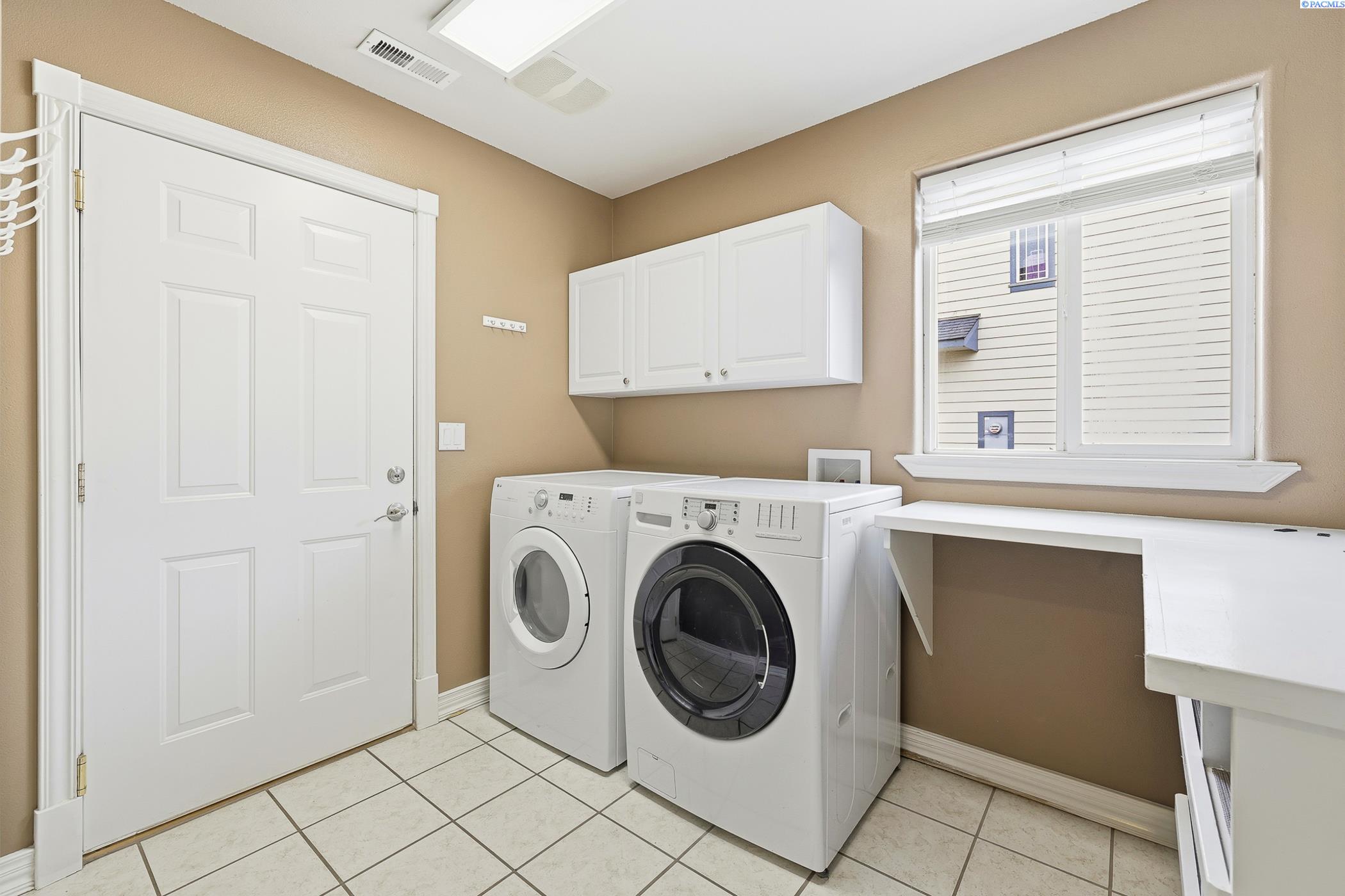 Pasco, Washington, 99301, United States, 3 Bedrooms Bedrooms, ,3 BathroomsBathrooms,Residential,For Sale,1998490