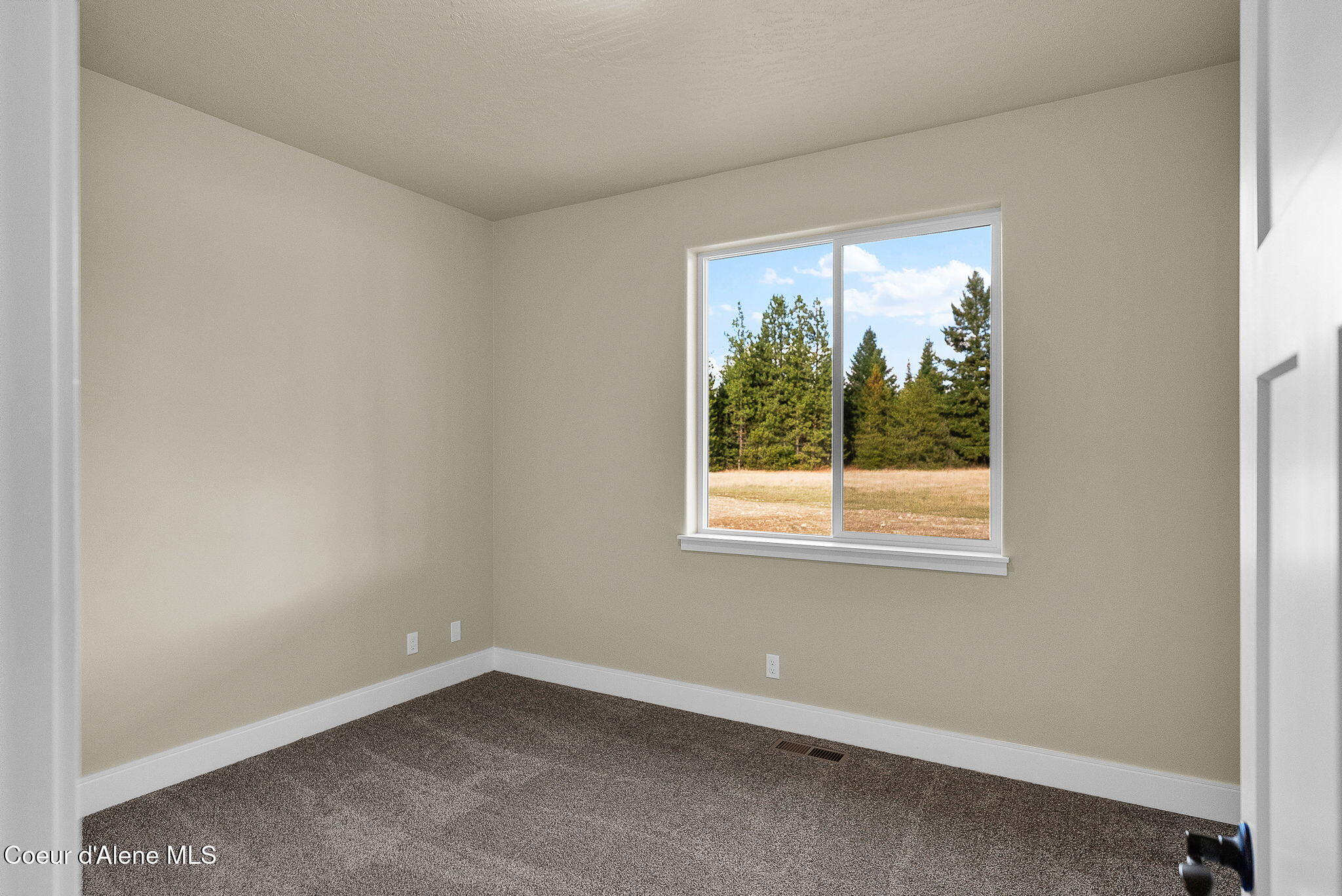 Rathdrum, Idaho, 83858, United States, 6 Bedrooms Bedrooms, ,1 BathroomBathrooms,Residential,For Sale,1989161