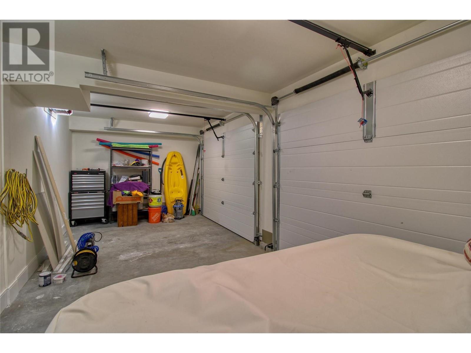 KELOWNA, British Columbia, V1Z 3R8, CA, 3 Bedrooms Bedrooms, ,3 BathroomsBathrooms,Residential,For Sale,1951197