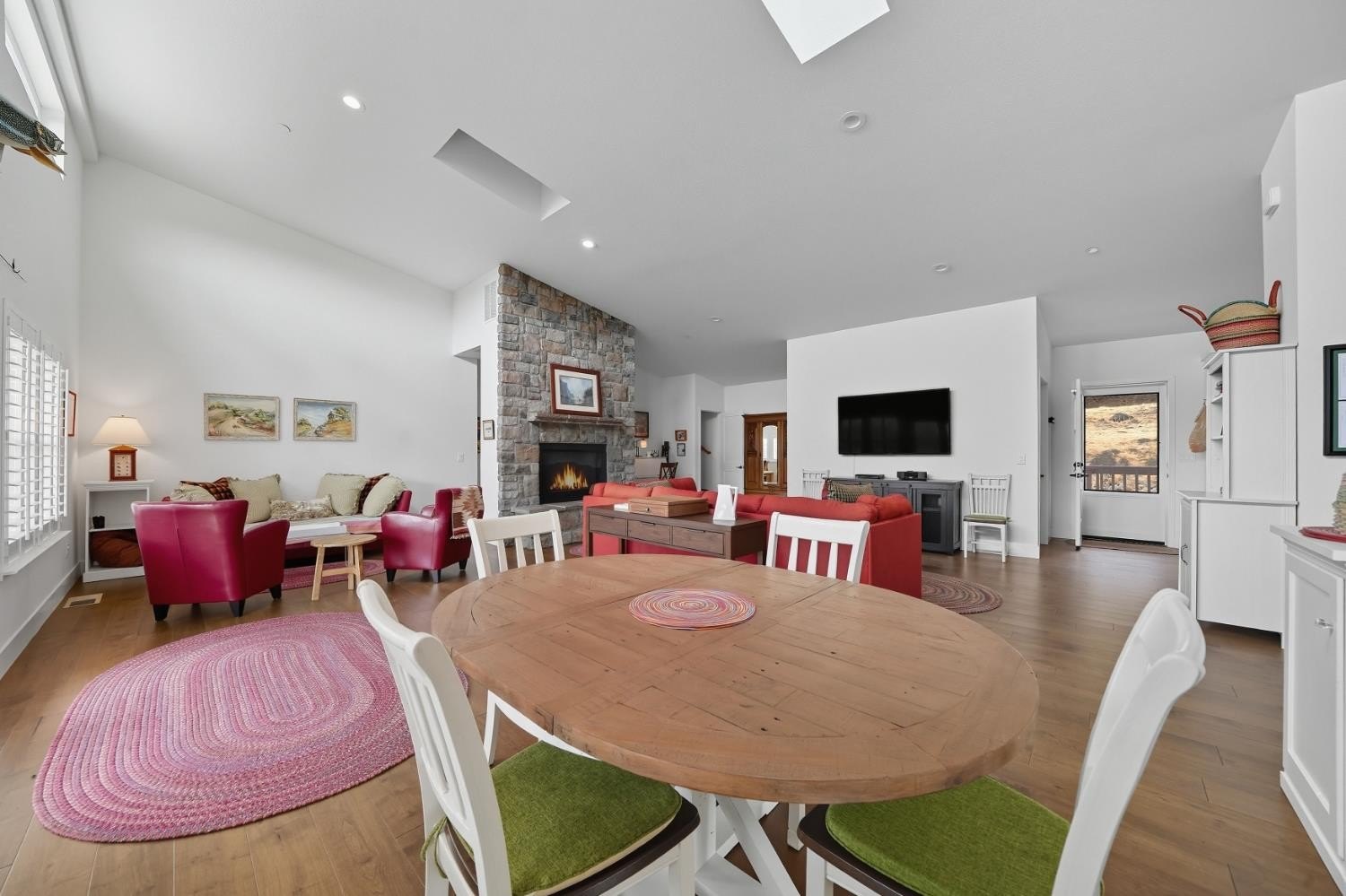 Mountain Ranch, California, 95246, United States, 4 Bedrooms Bedrooms, ,3 BathroomsBathrooms,Residential,For Sale,1976559